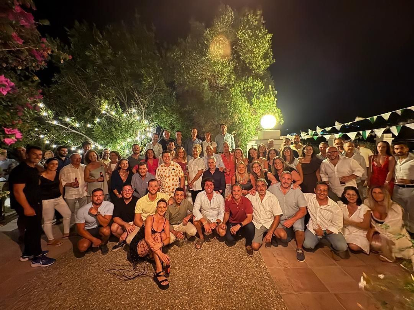 Igor Ramírez durante la celebración de sus 42 cumpleaños rodeado de un grupo de invitados en el Cortijo ‘La Sierrazuela’, en Arcos de la Frontera.
