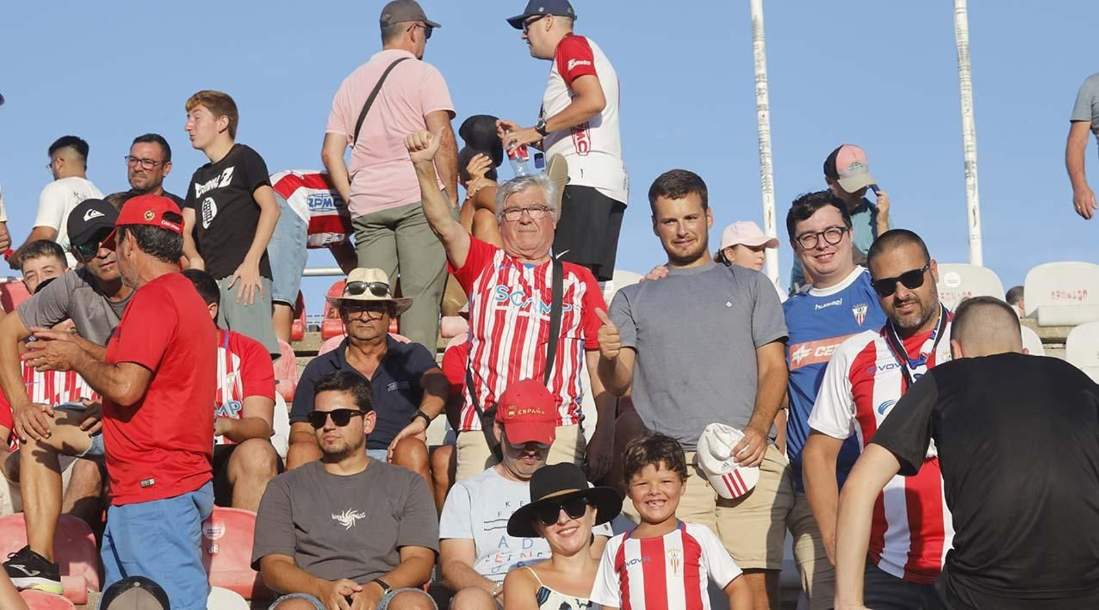 Búscate entre los aficionados del Algeciras CF - Sevilla Atlético en el Nuevo Mirador