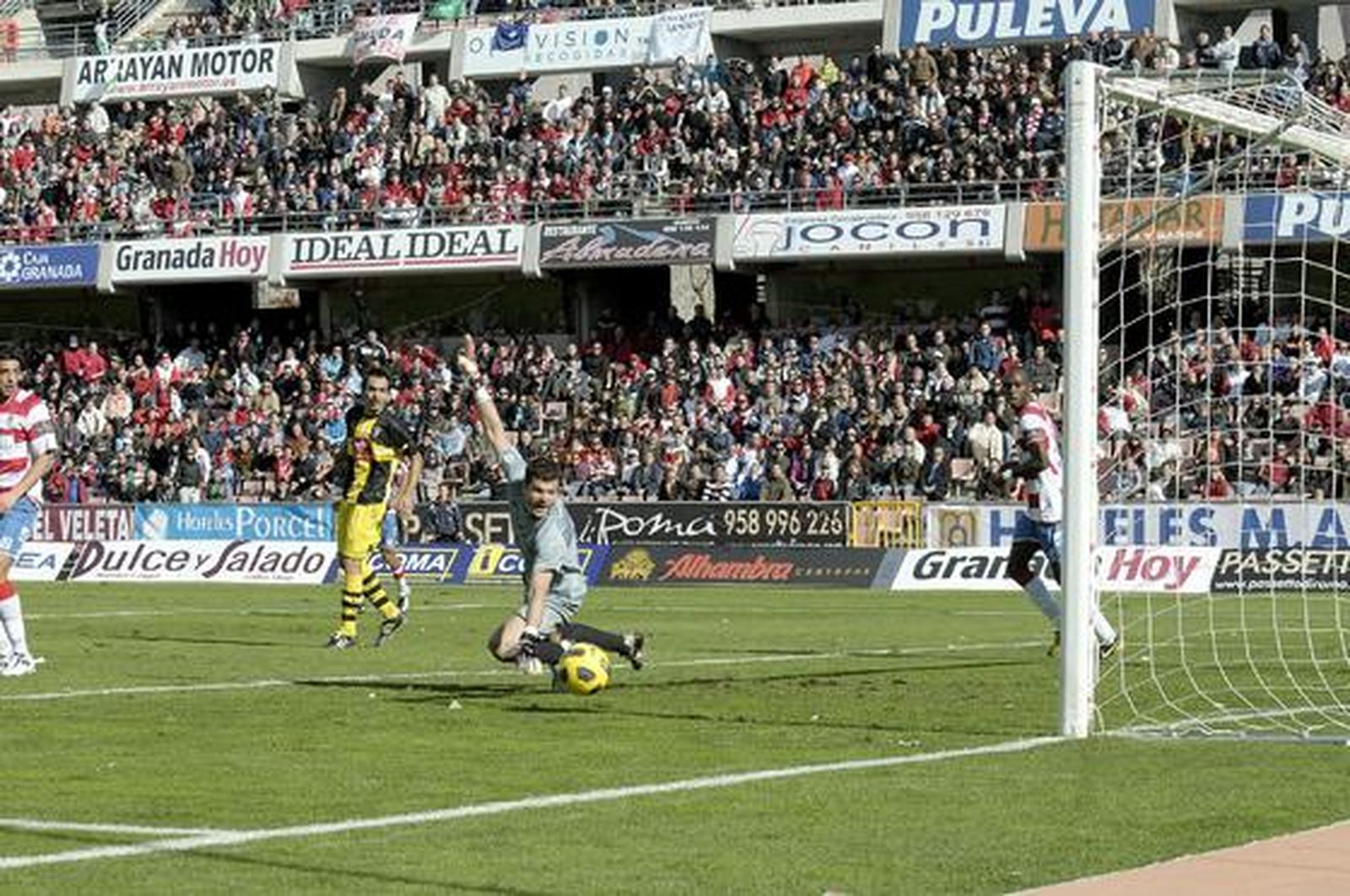 El Granada saca un punto ante el Córdoba

Foto: J.Ochando