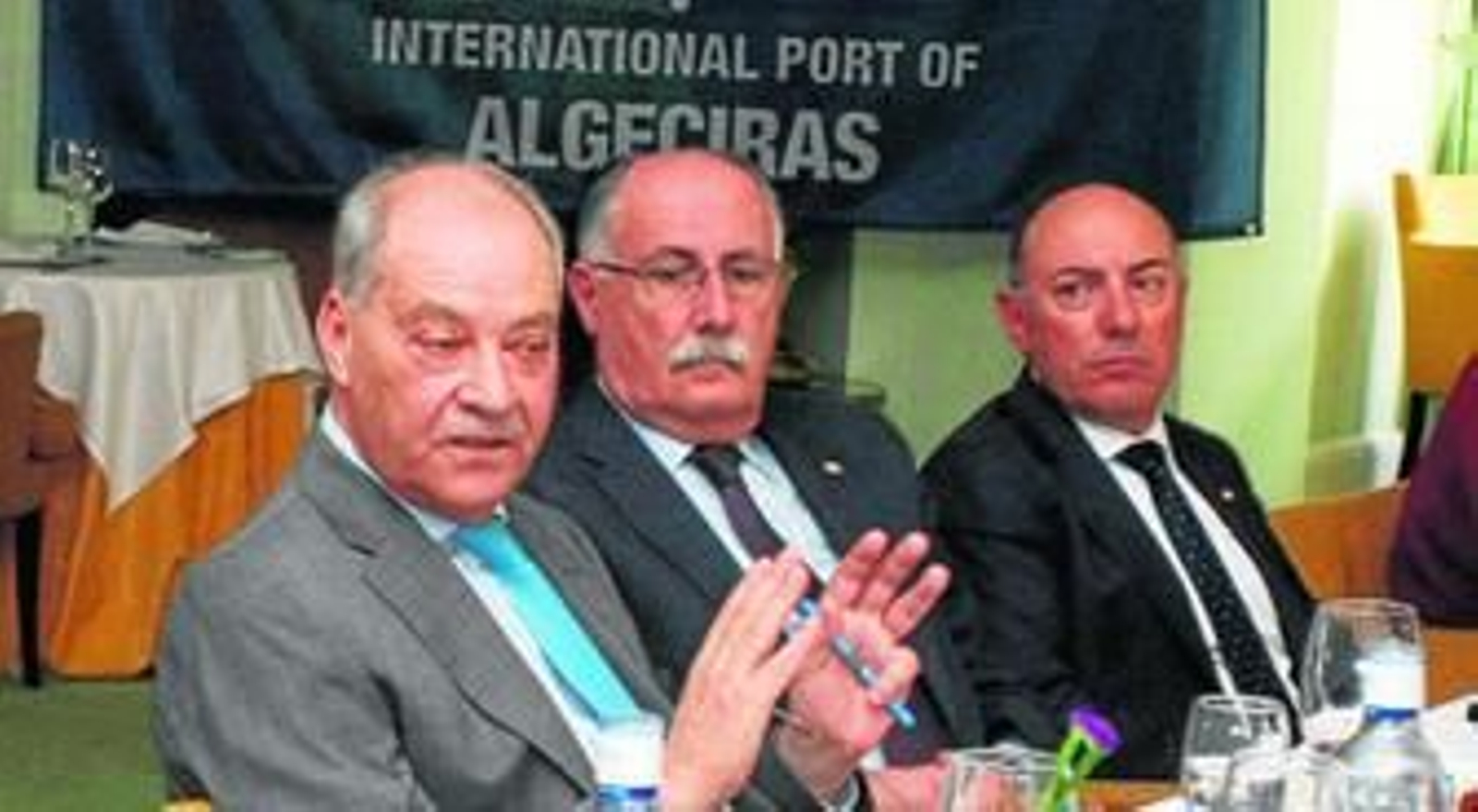 Jorge Ramos, a la izquierda, durante su intervención.