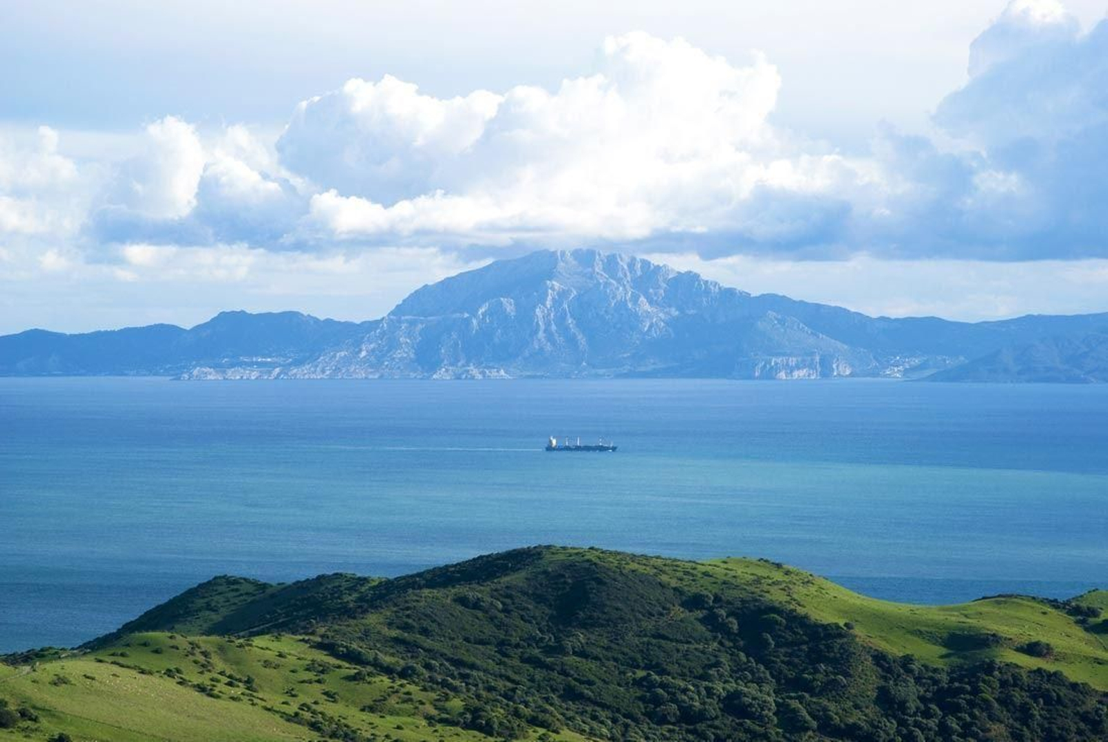 Una vista del Estrecho de Gibraltar, desde Tarifa.