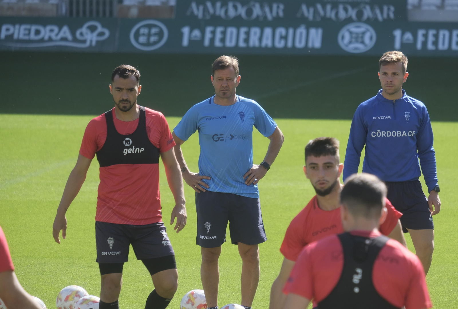 El primer entrenamiento de Manuel Mosquera como técnico del Córdoba CF, en imágenes
