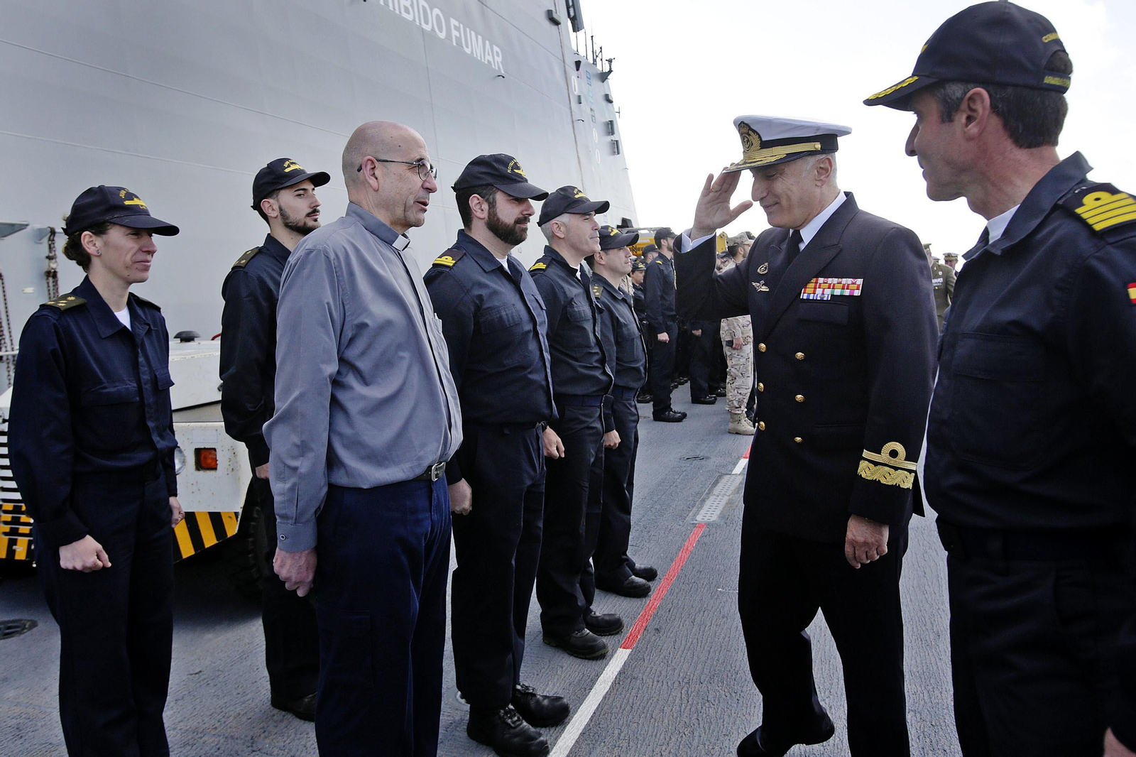 Imágenes de la despedida del 'Juan Carlos I'