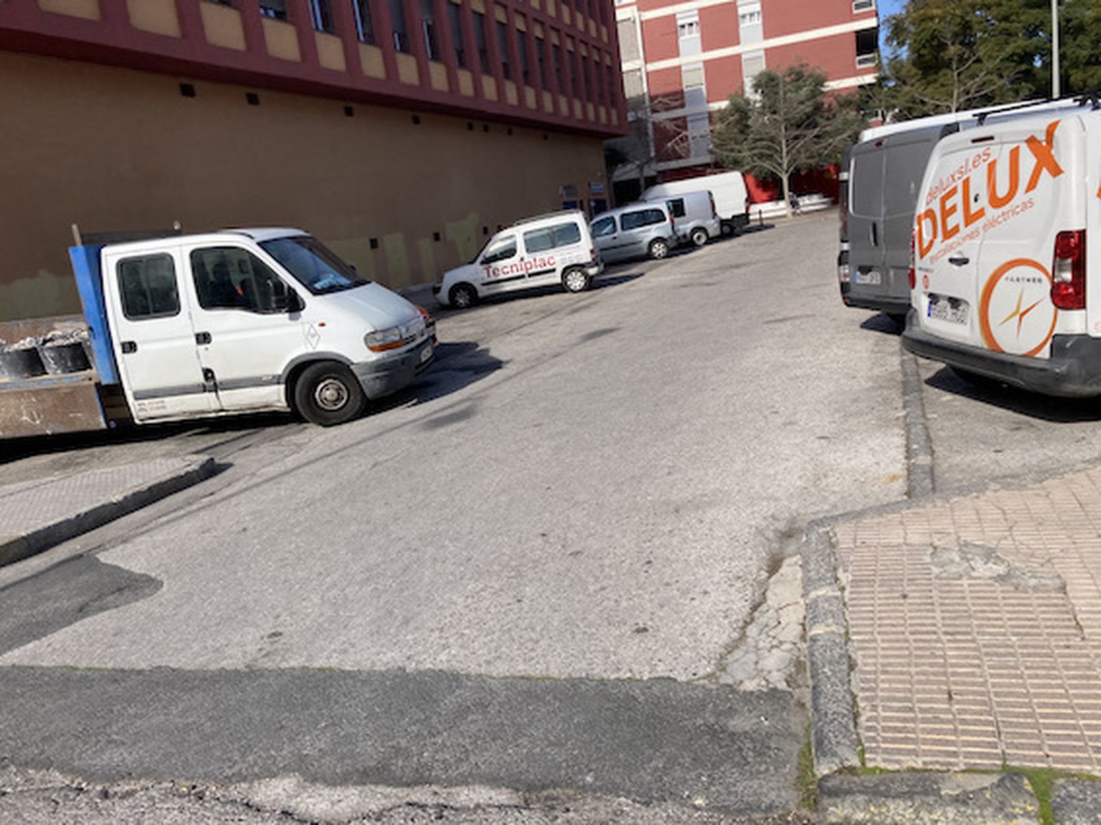 Así son los complicados accesos a los colegios de Cádiz