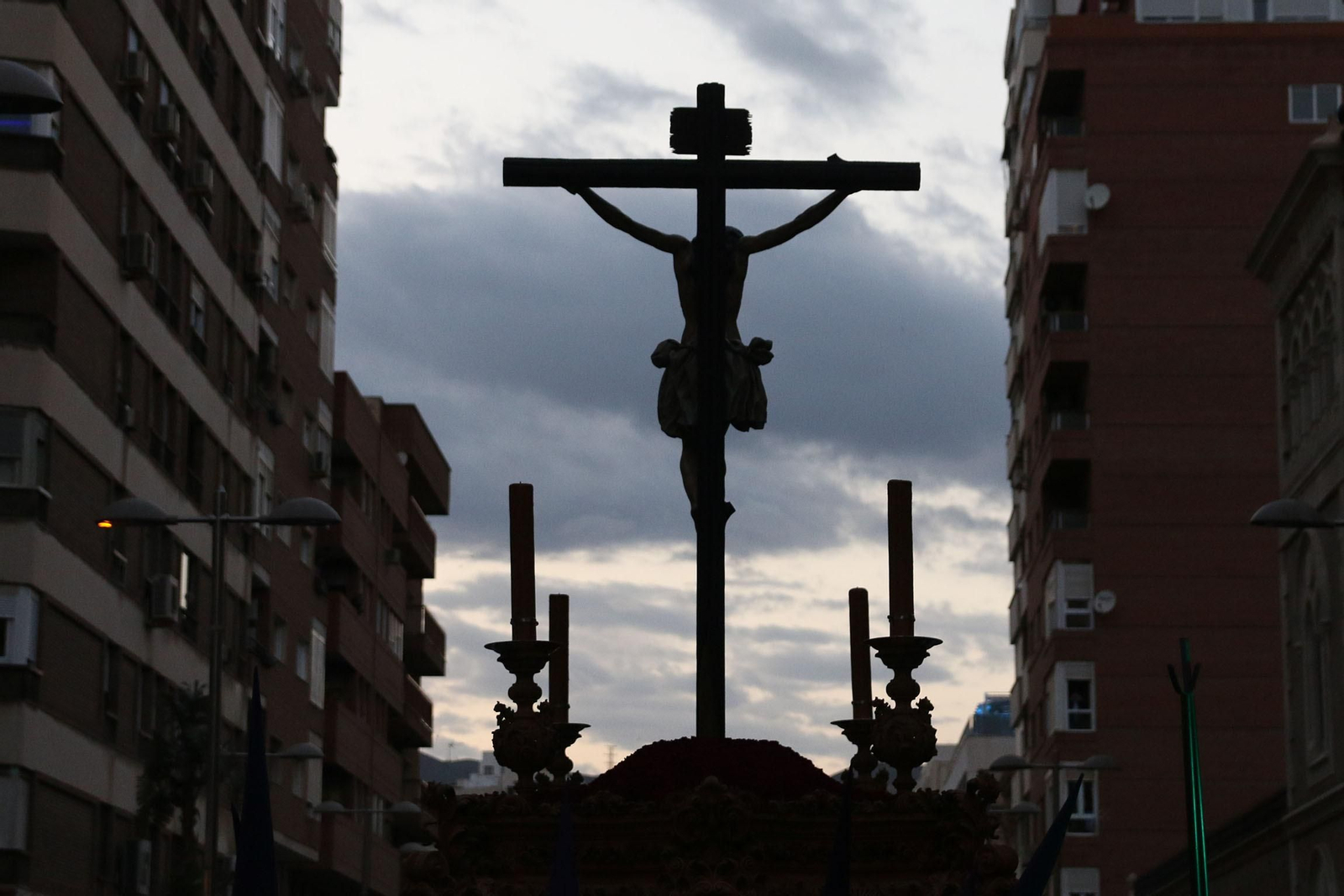 La procesión de las Angustias de Almería, en imágenes