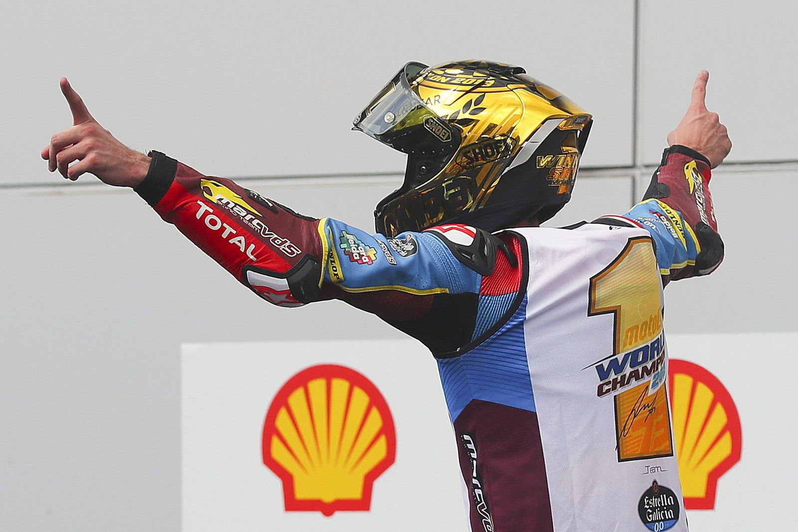 La celebración del título mundial de Moto2 de Álex Márquez