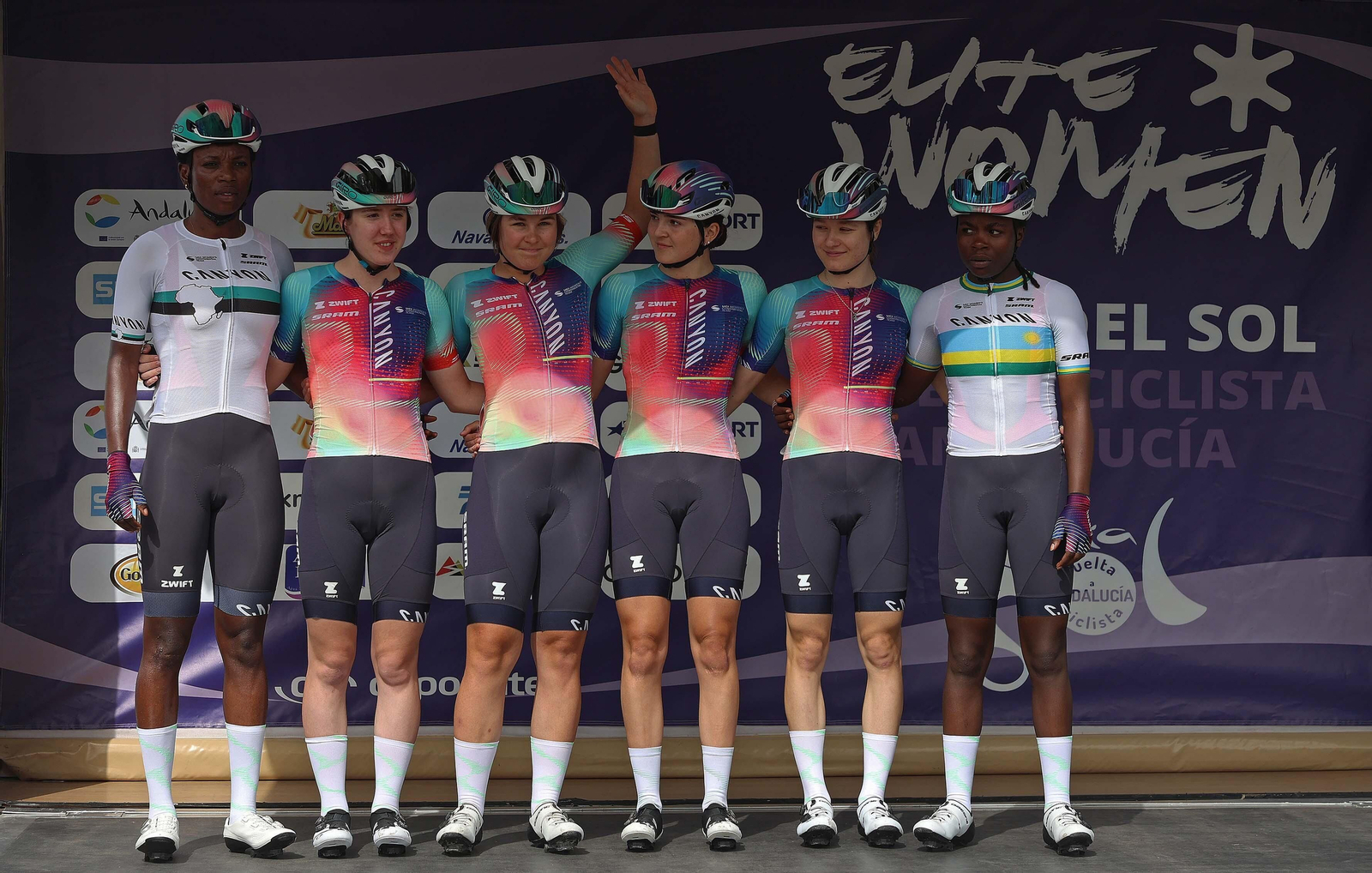 Fotos de la salida de la III Vuelta Ciclista femenina a Andalucía desde Castellar