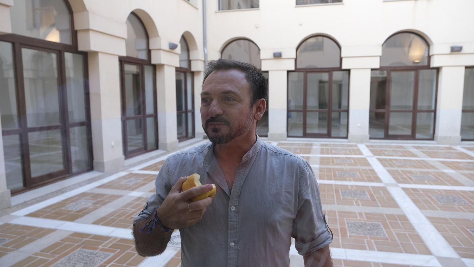 Maquillaje de los alumnos de la academia musical de Vélez Blanco para la ópera, en imágenes