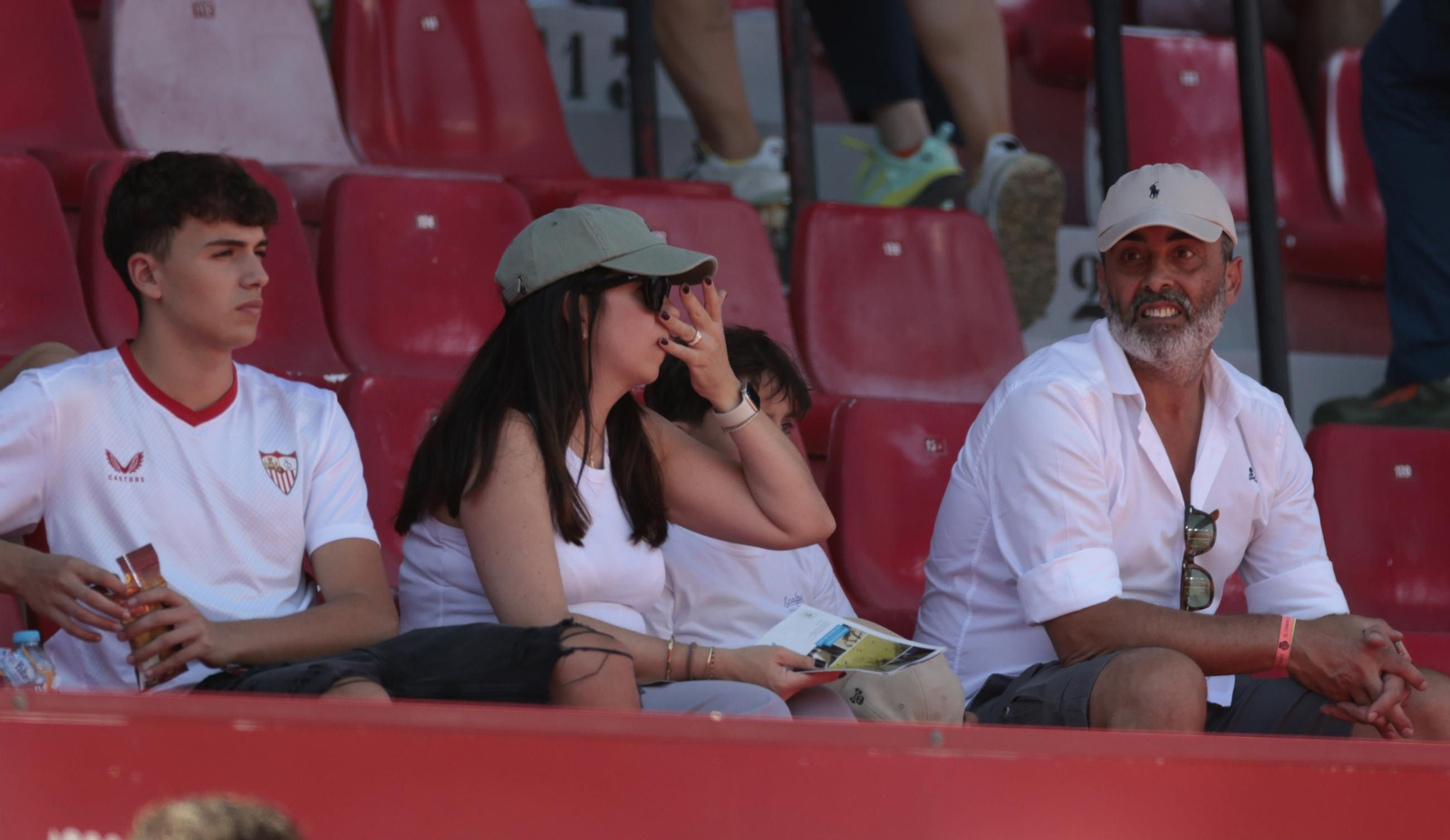 Búscate en las fotos del Sevilla FC - Barcelona