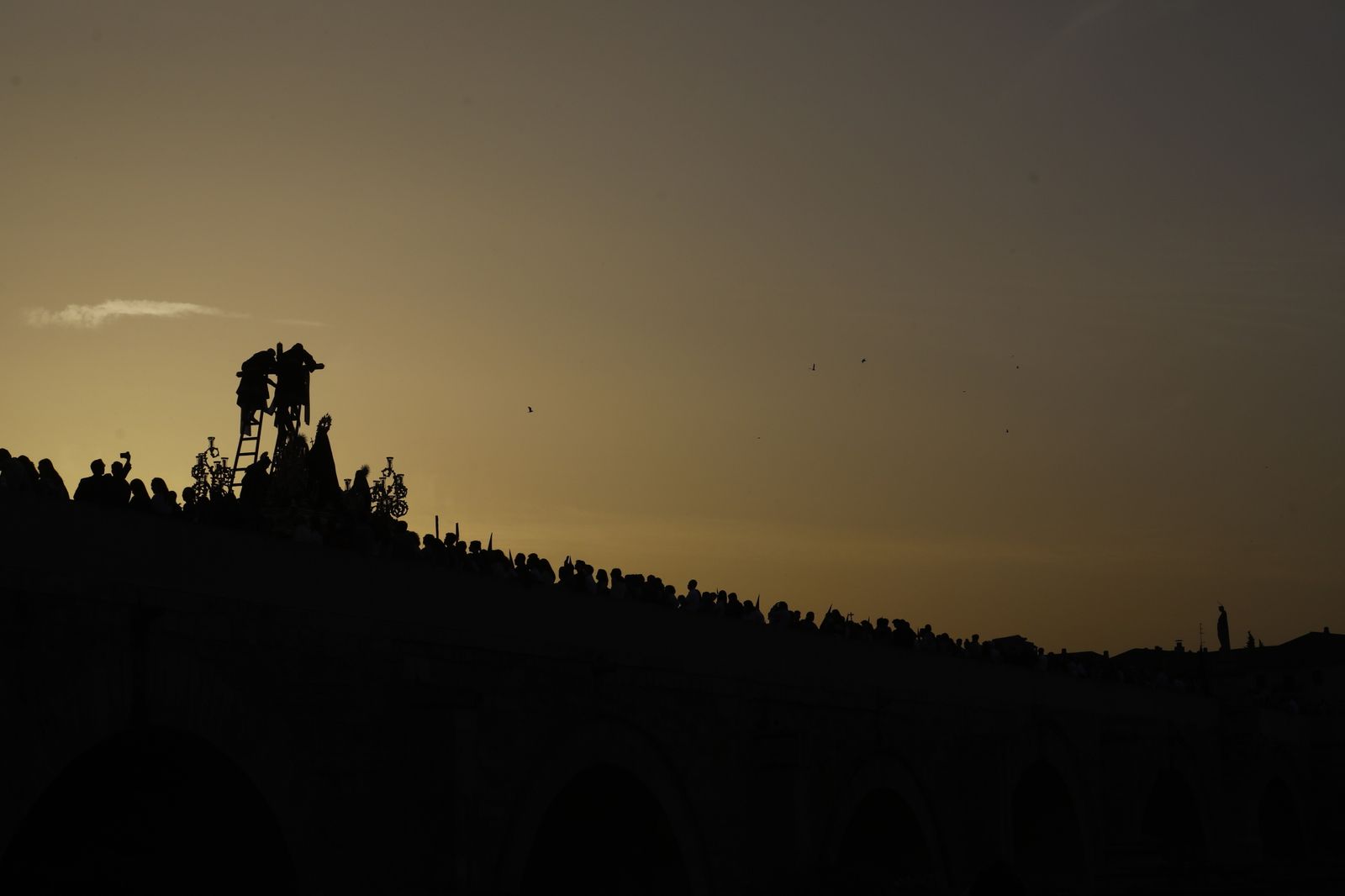 Viernes Santo en Córdoba: la procesión del Descendimiento, en imágenes