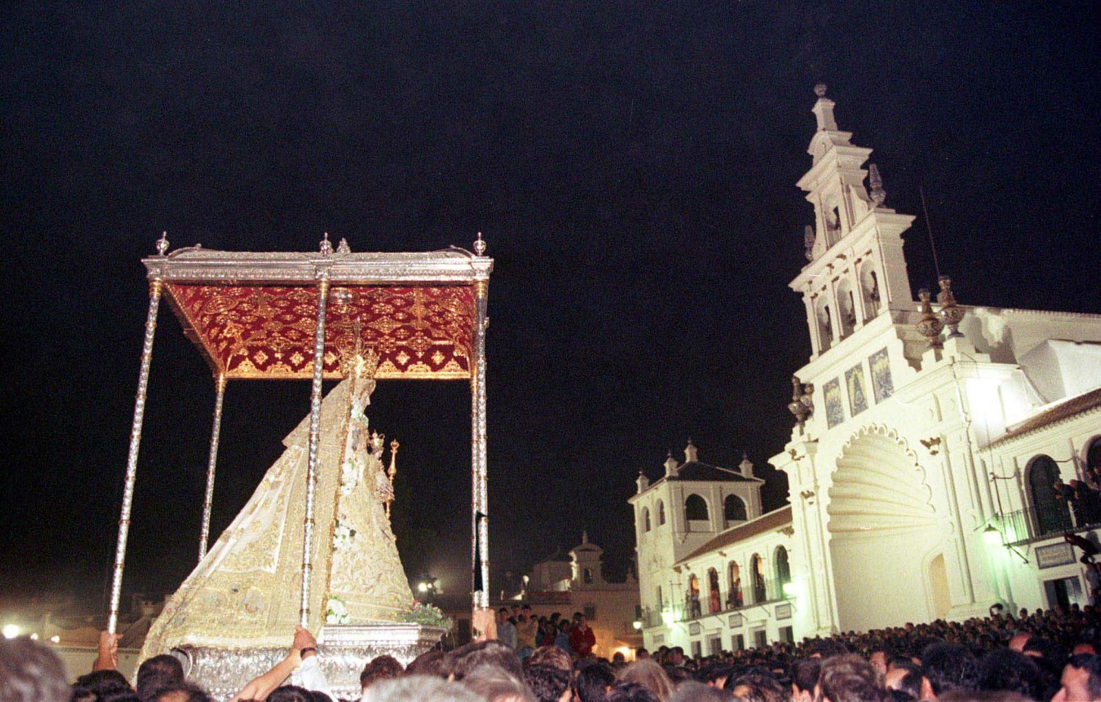 La Virgen del Rocío hacia la ermita.