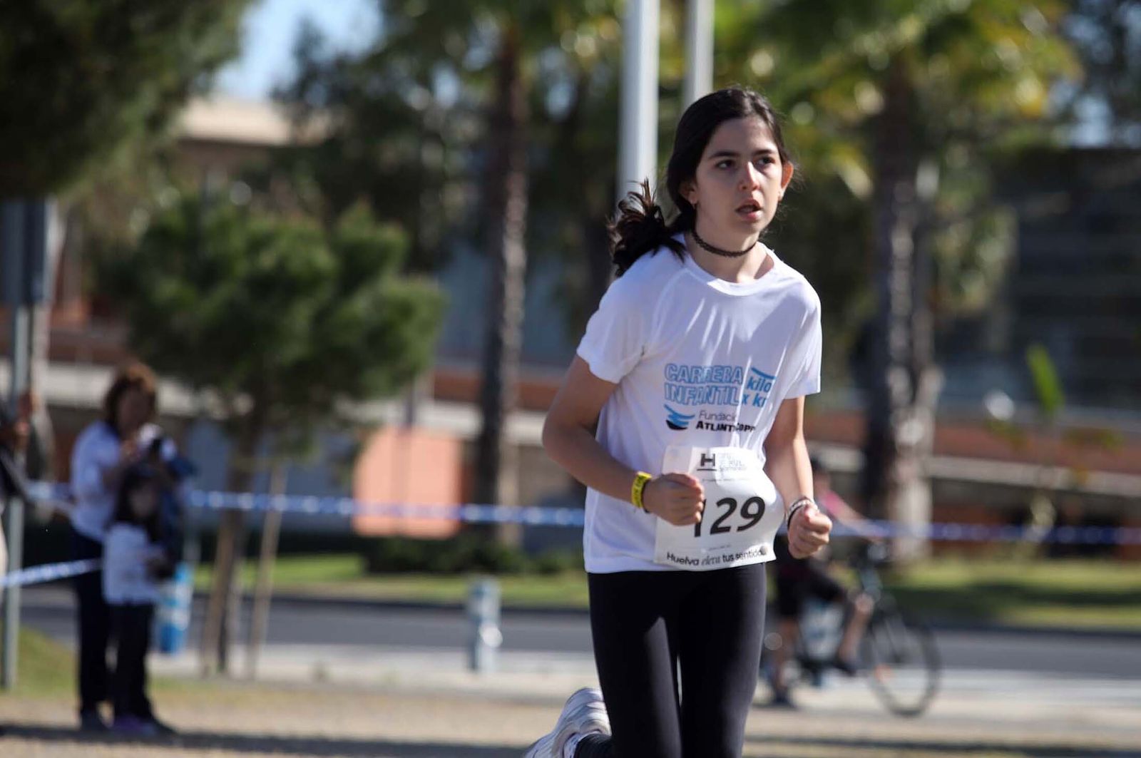 Imágenes de la carrera infantil previa a la "10K Puerta del Descubrimiento"