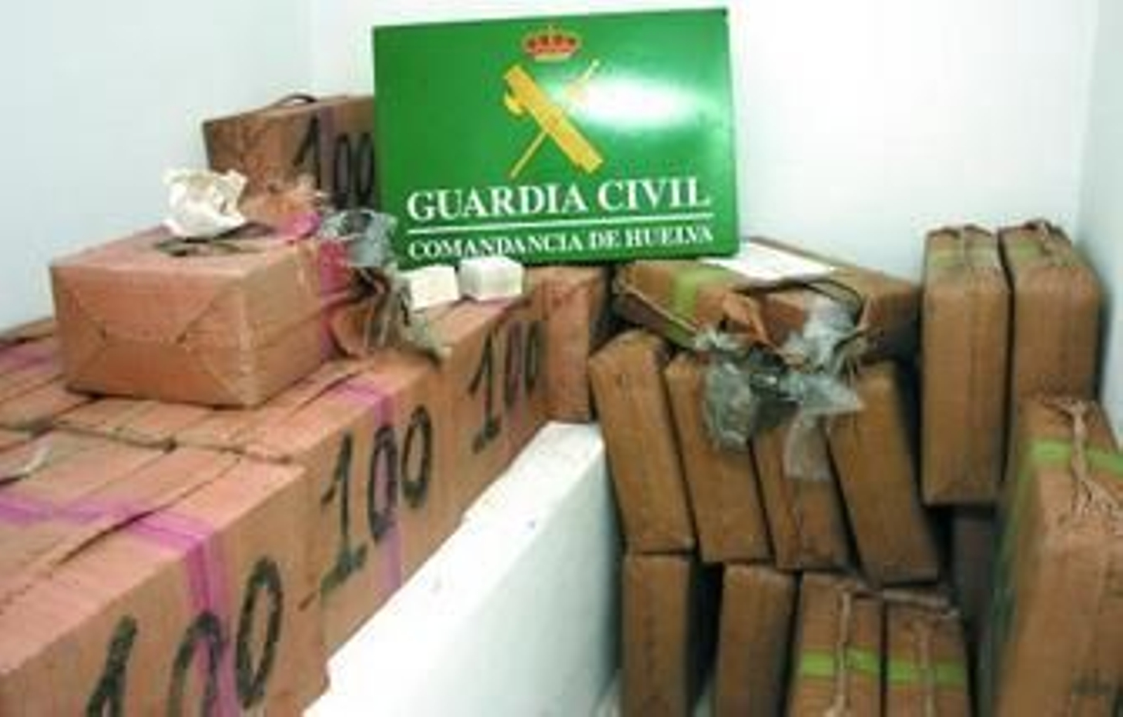 La droga estaba distribuda en setenta fardos que pesaban más de dos toneladas.