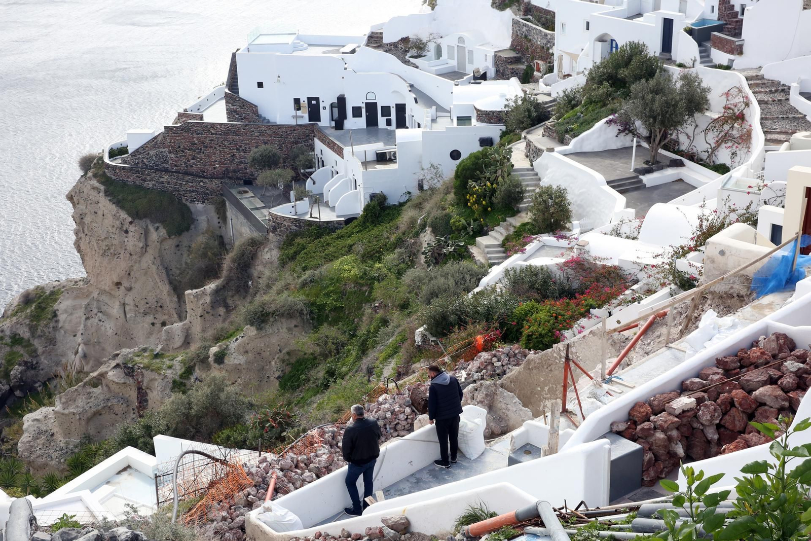 Las sobrecogedoras imágenes de Santorini como una isla fantasma por el miedo