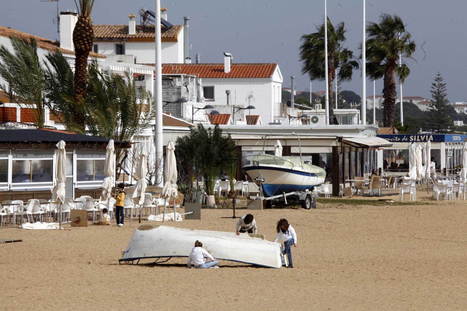 Ambiente en las terrazas de El Rompido y Punta Umbría durante este sábado.