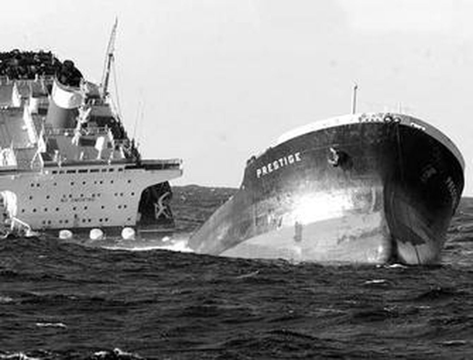 El 'Prestige', que provocó el cambio en la normativa sobre los monocascos.