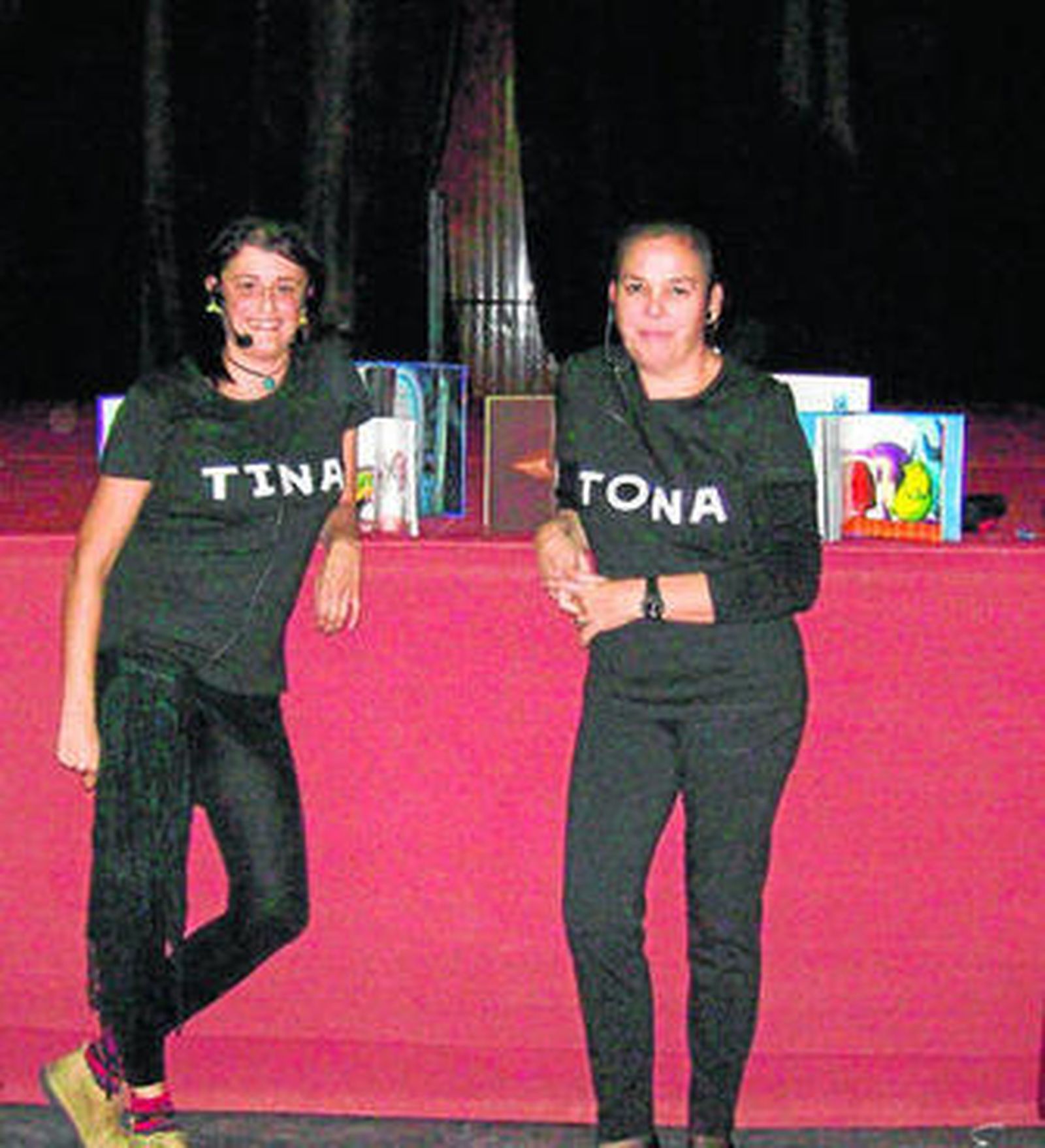 Durante una actuación en un colegio.