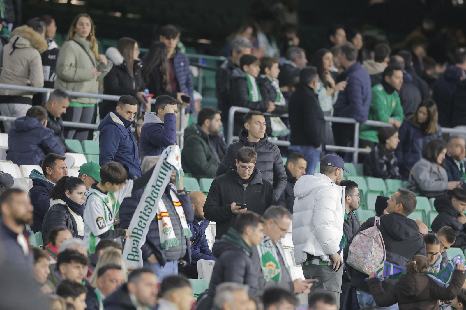 Búscate en las fotos del Betis-Girona