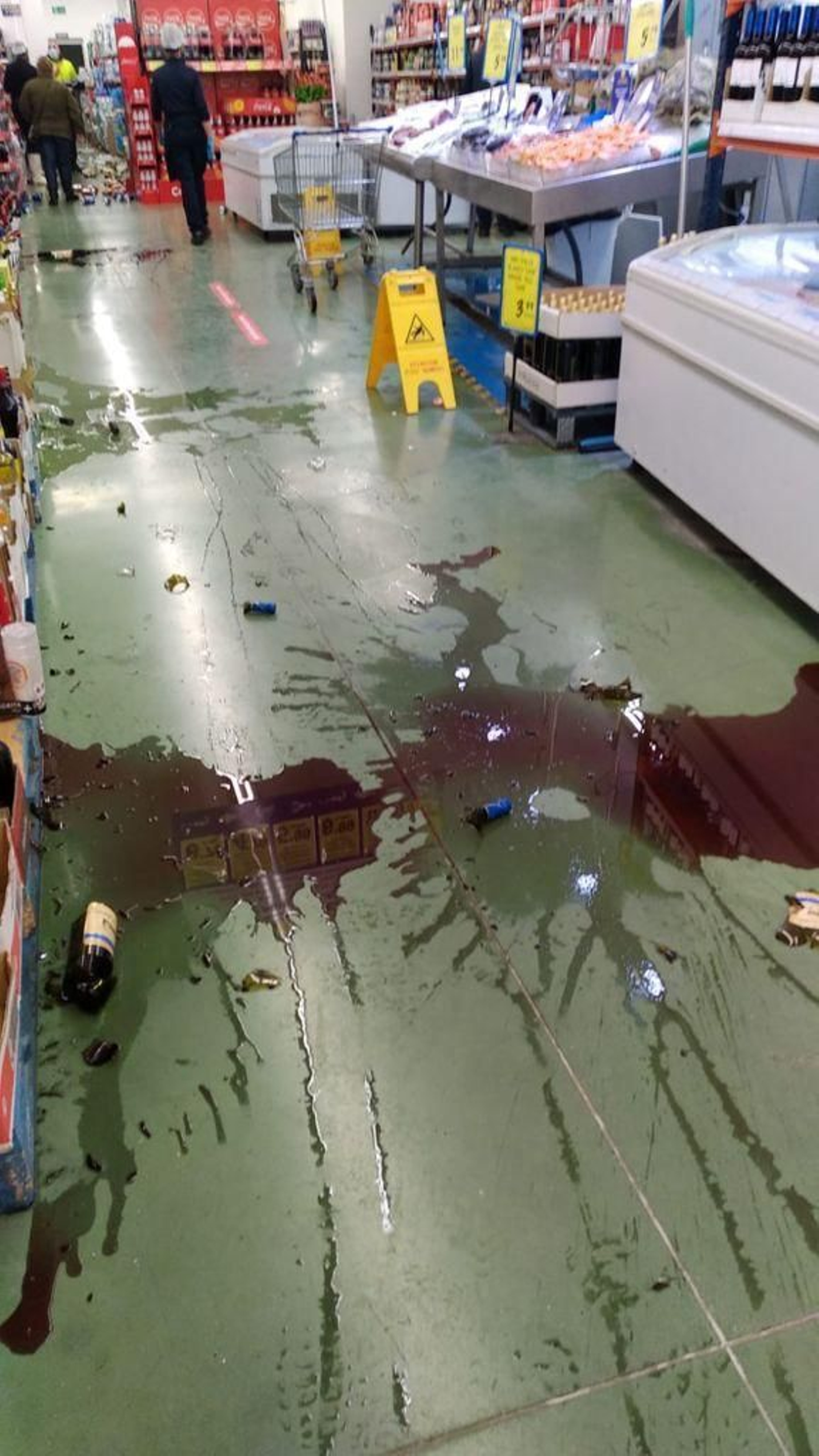 Fotos: así ha quedado un supermercado por el terremoto de Granada