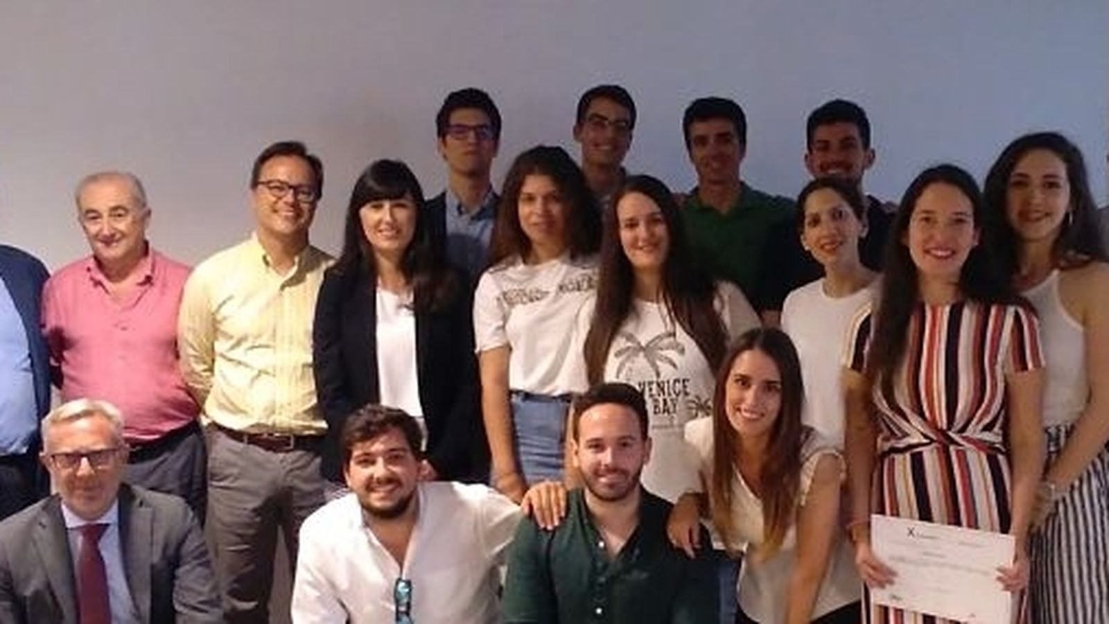 Foto de familia de los premiados.