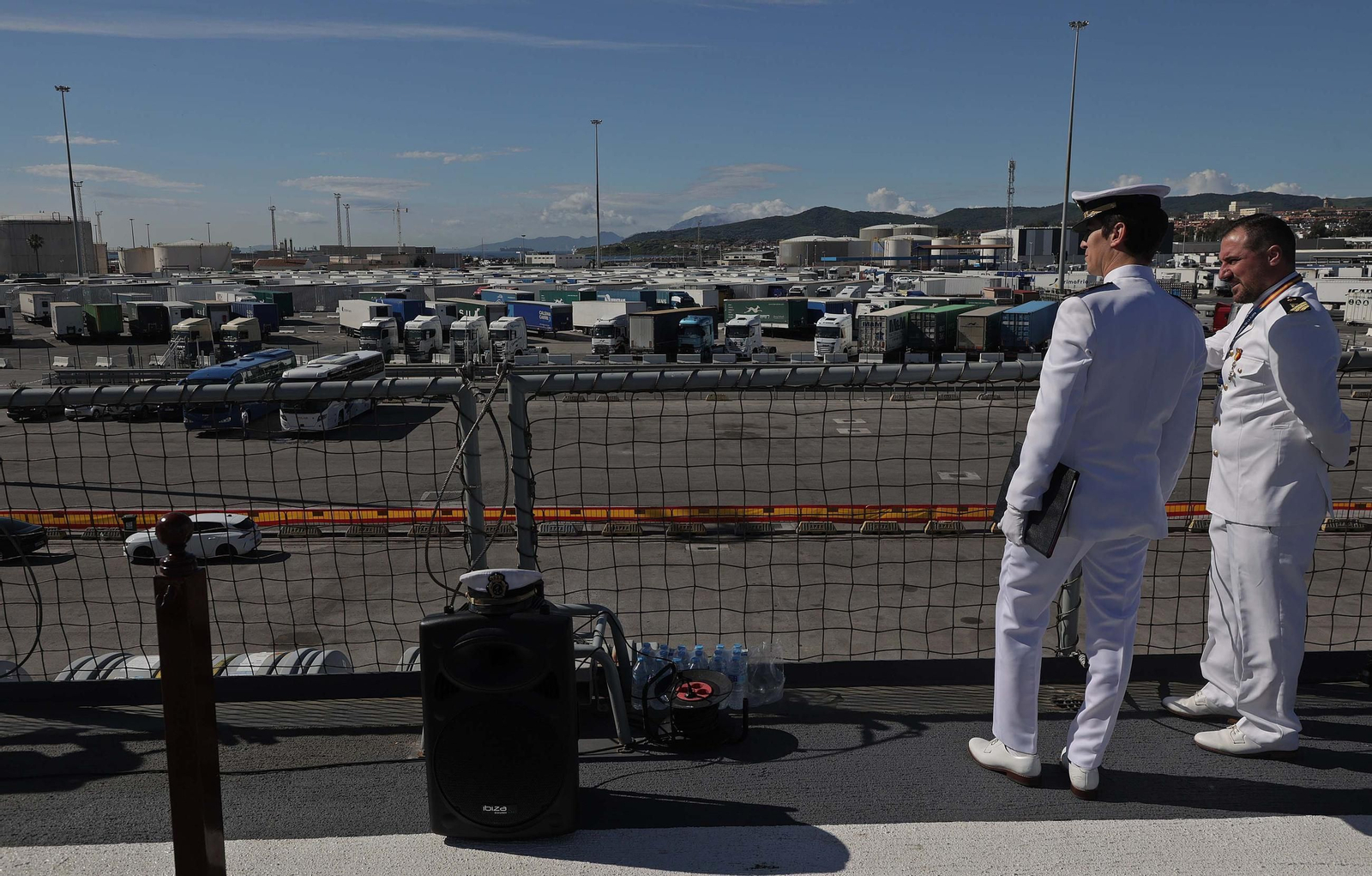 Fotos de la Jura de Bandera para personal civil a bordo del Buque de Asalto Anfibio 'Castilla' en Algeciras