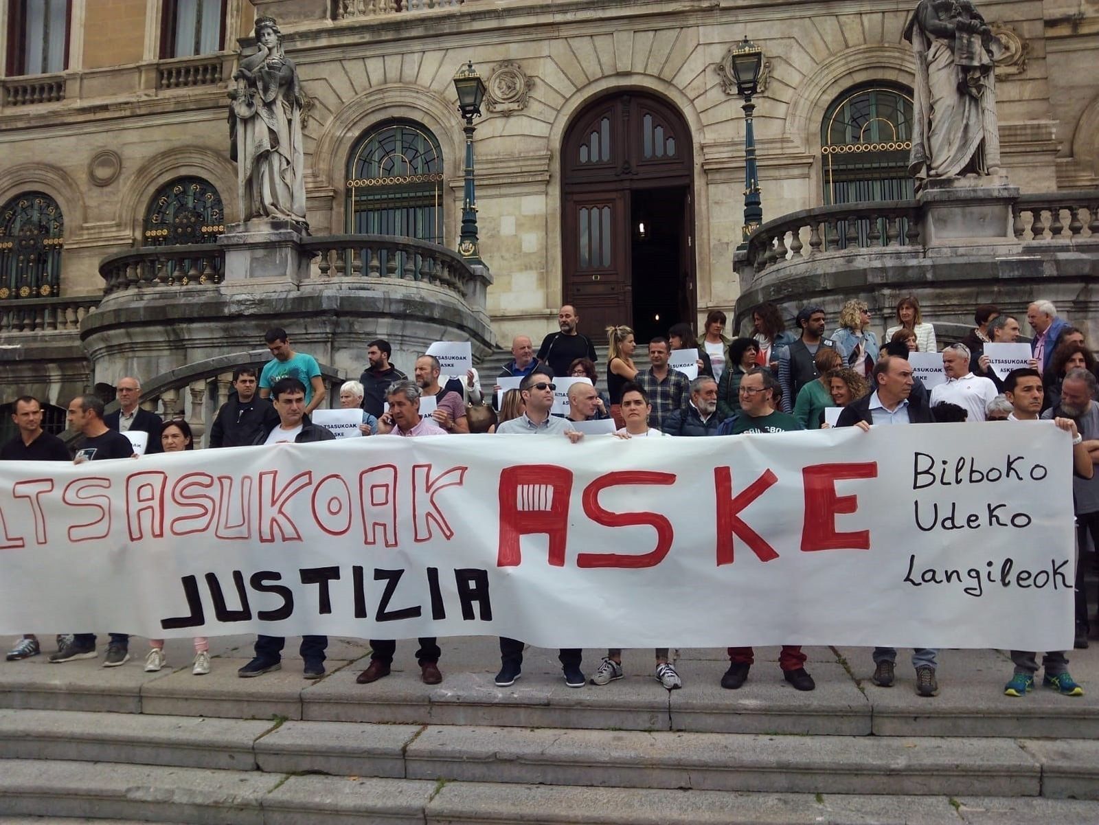 Concentración celebrada ayer en Bilbao en apoyo a los condenados por el caso Alsasua.