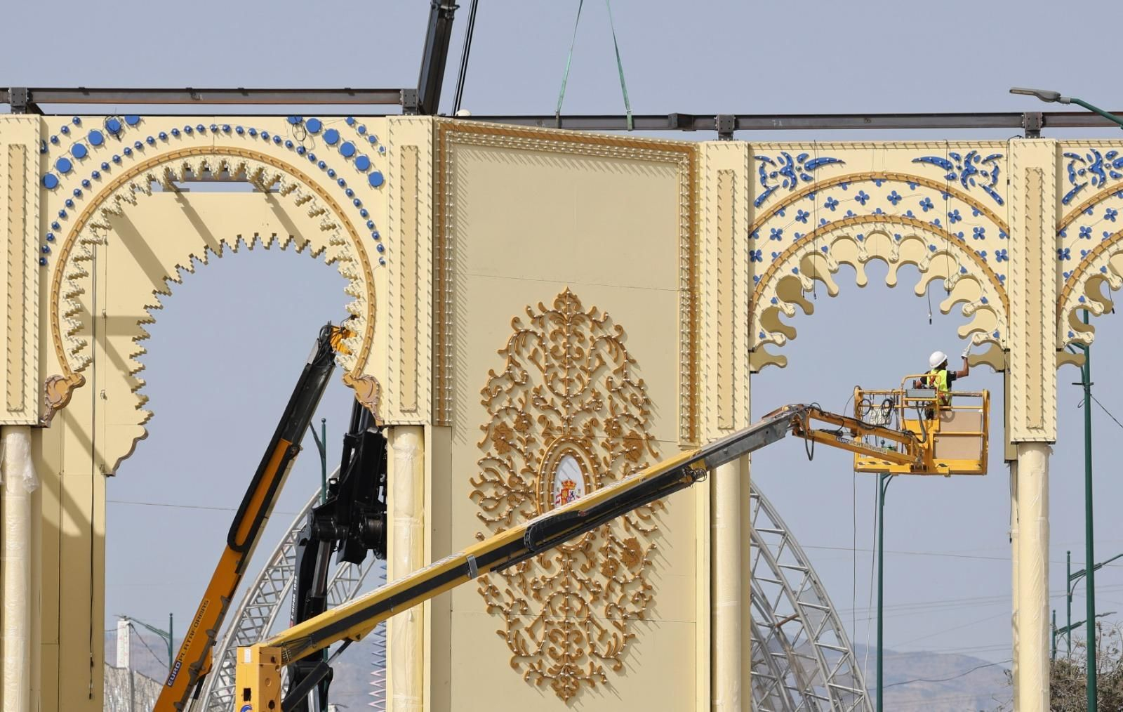 Así es la nueva portada de la Feria de Málaga 2025, en imágenes