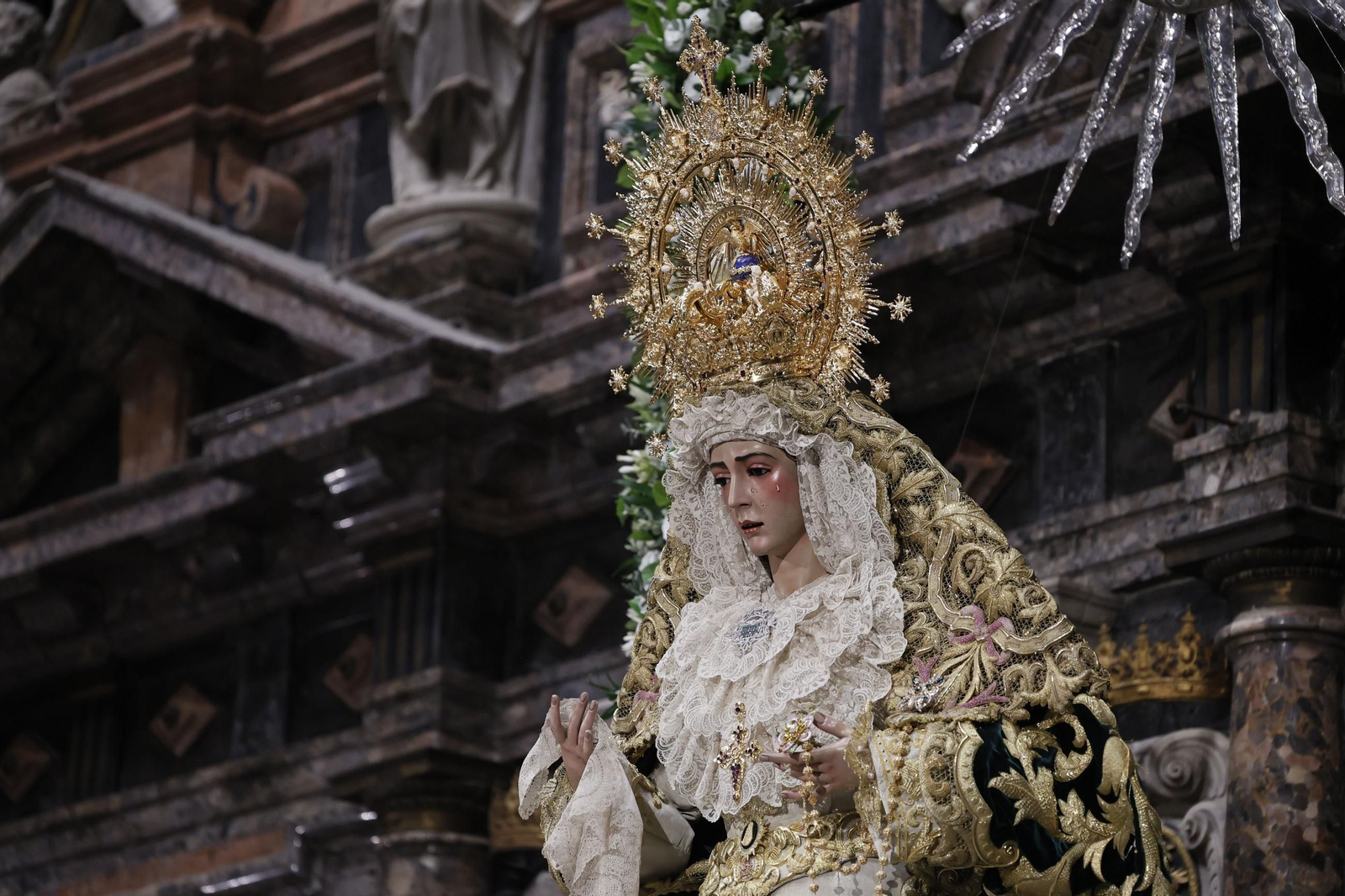 La coronación de la Virgen del Rocío en imágenes