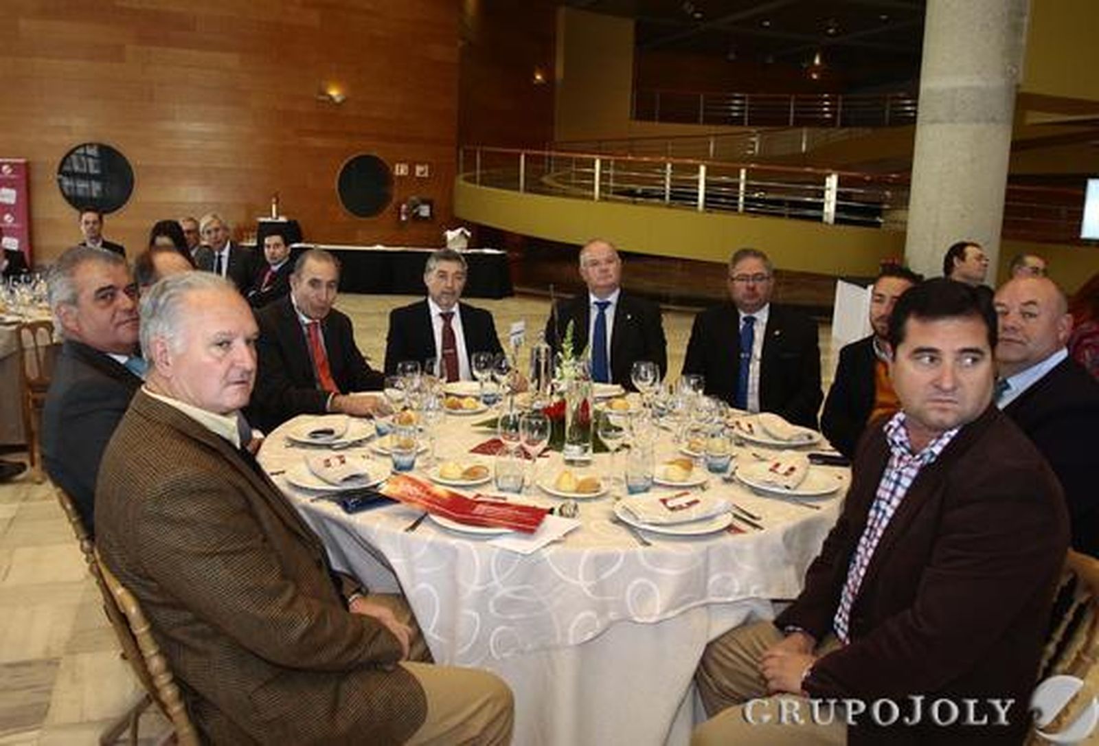 Francisco Poyatos, Miguel Guerra, Tomás Poblaciones, Miguel Moreno, Francisco López, Antonio Tello, Francisco José Jiménez, Francisco Sánchez y Francisco Calero.


Foto: Maria de la Cruz/ Pepe Villoslada