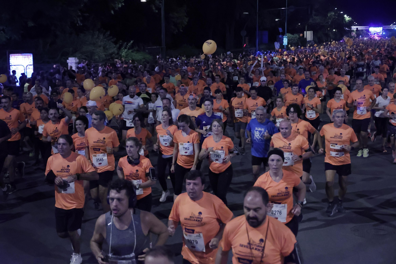 Búscate en la Carrera Nocturna de Sevilla (1)