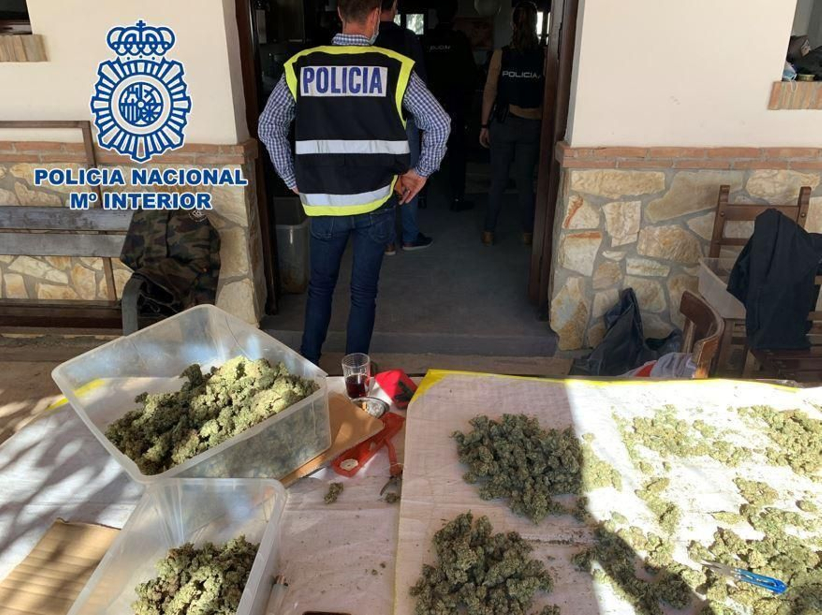 Parte de la marihuana intervenida durante la operación policial en Granada.