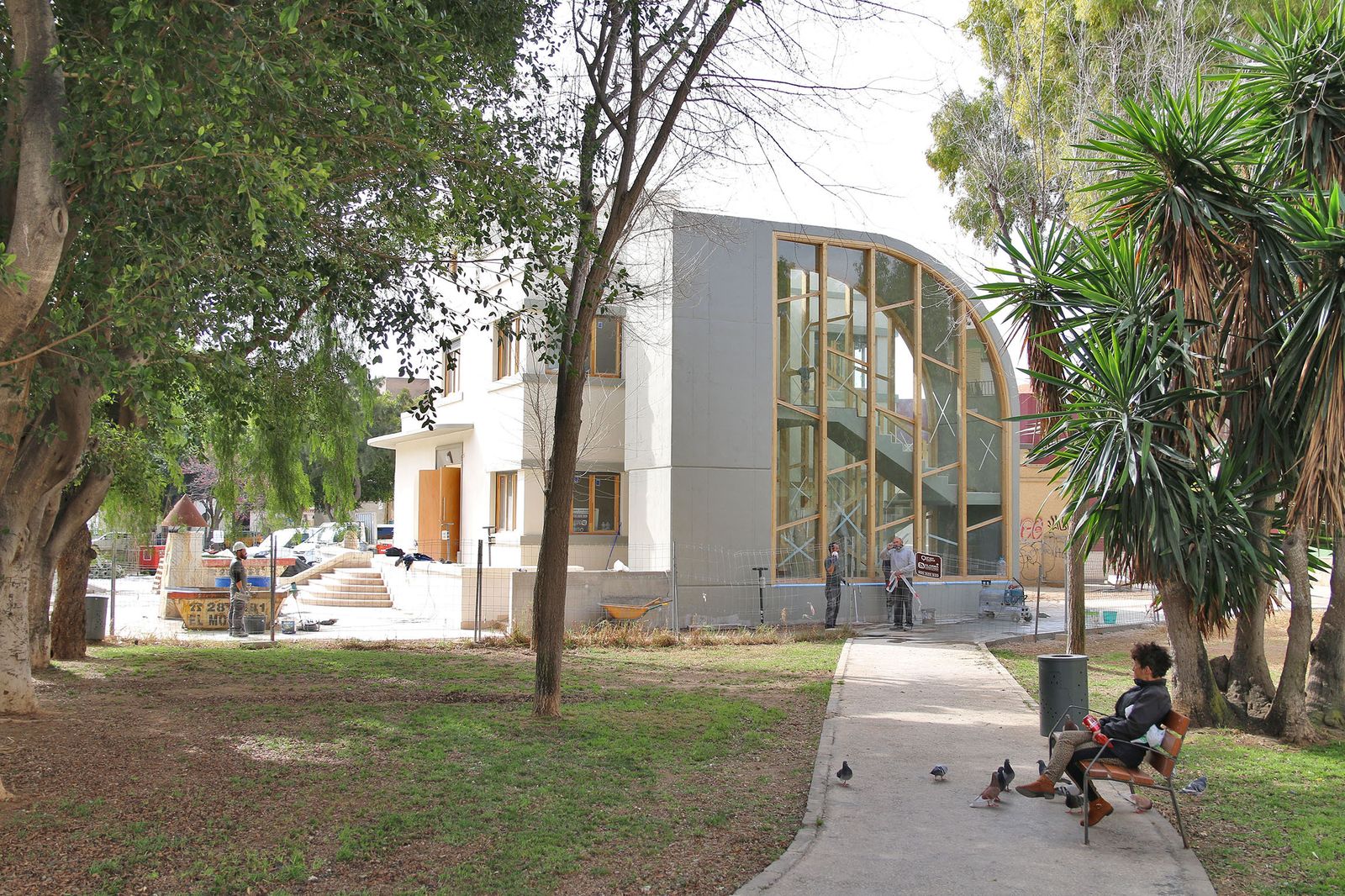 El edificio de Protección Civil, con la nueva estructura de diseño , una solución para incorporar al inmueble un ascensor y hacer sus plantas accesibles