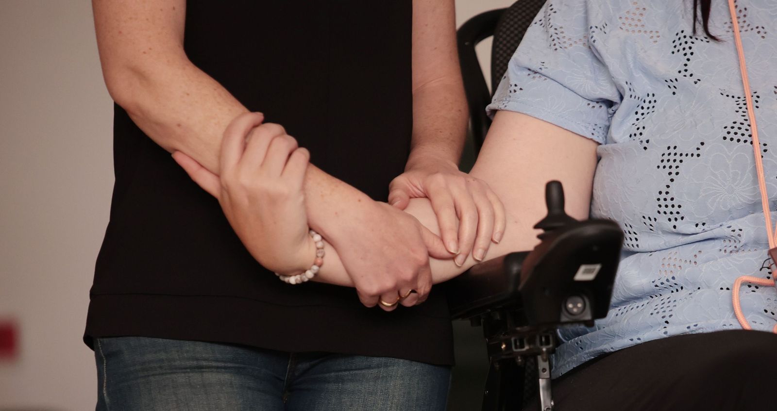 Un estudio avala la sospecha: el virus de la mononucleosis puede causar la esclerosis múltiple.