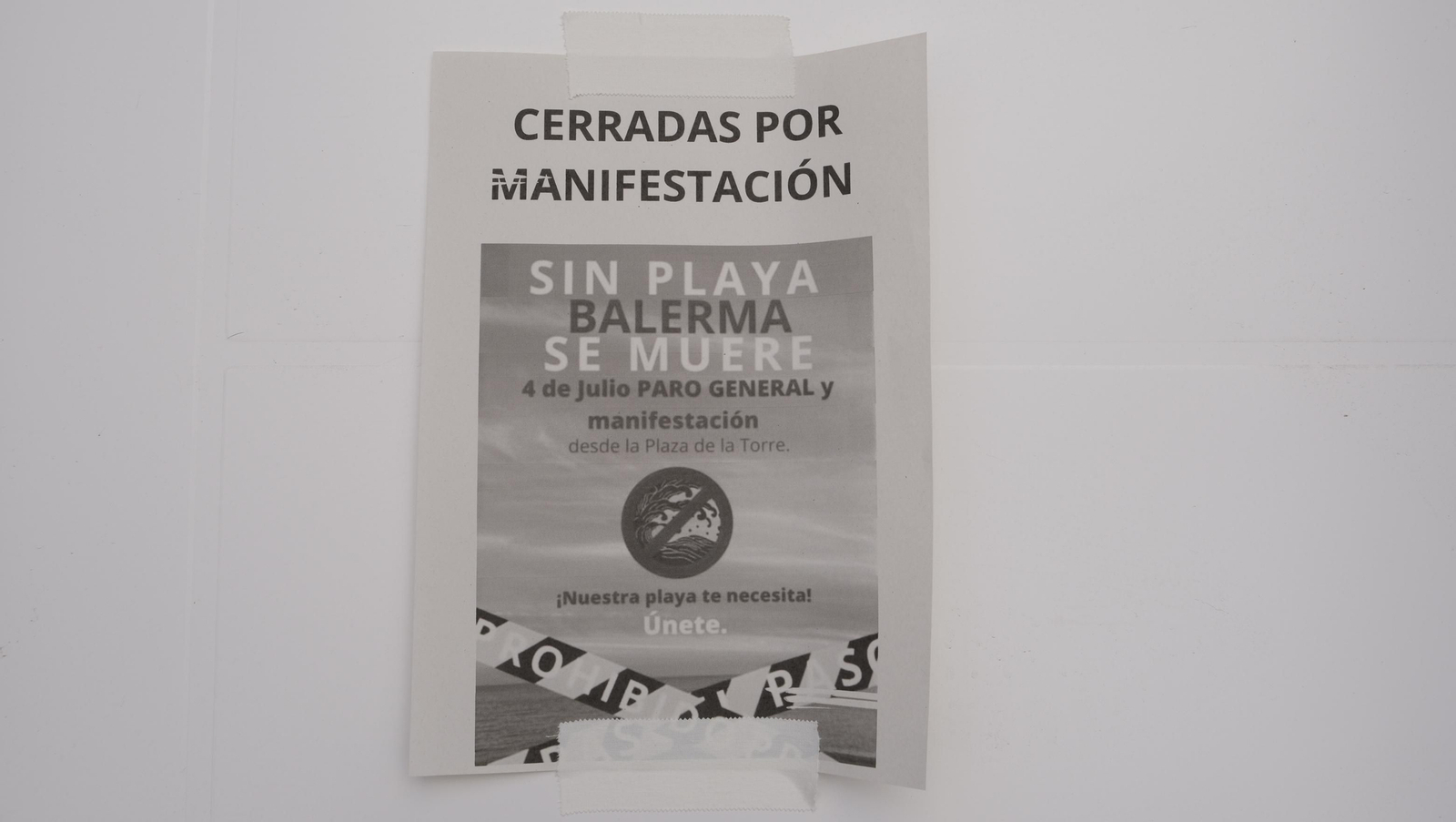 Imágenes de la manifestación en Balerma por el deterioro de la playa