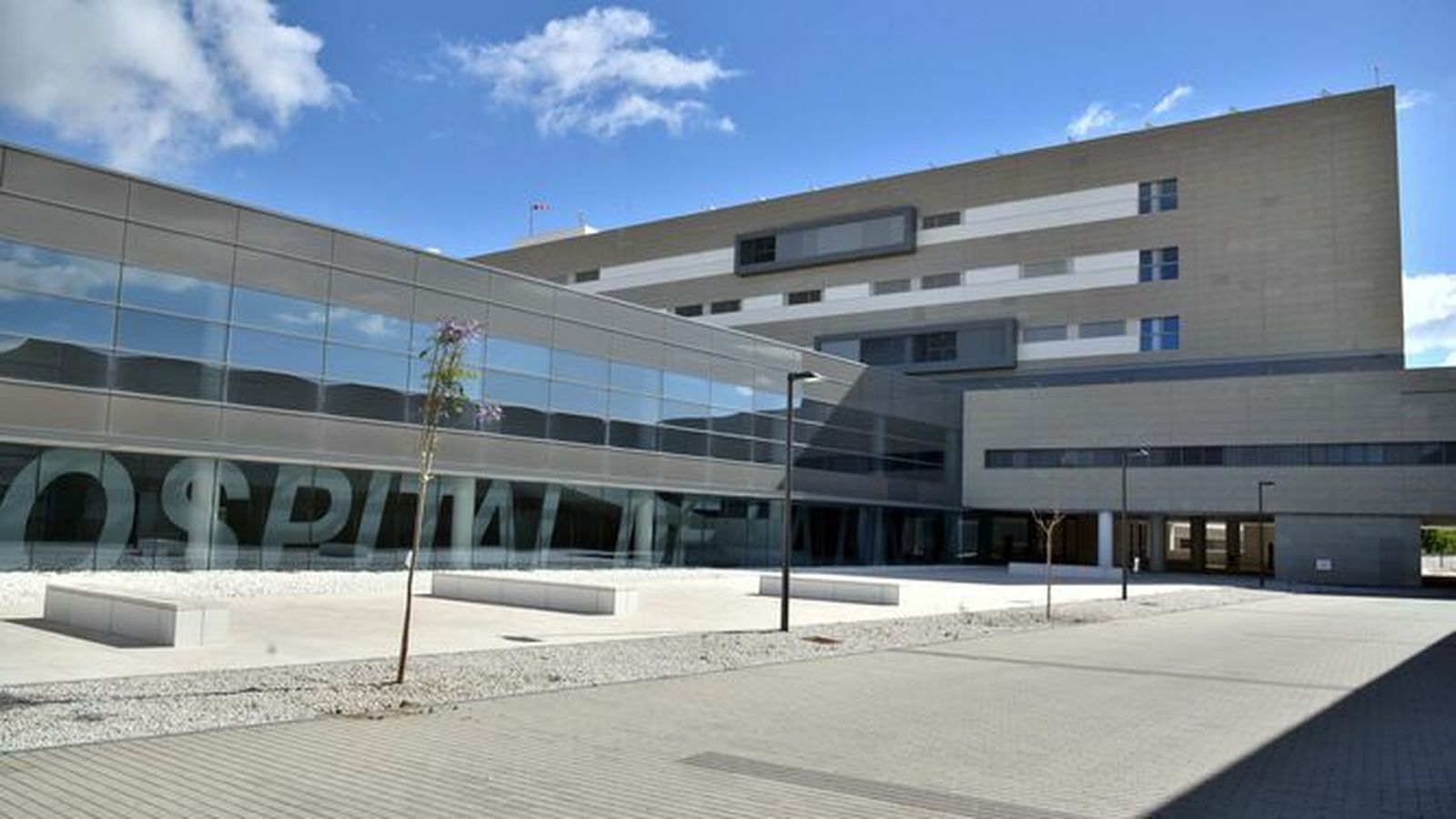 Una de las entradas al Hospital de La Línea.