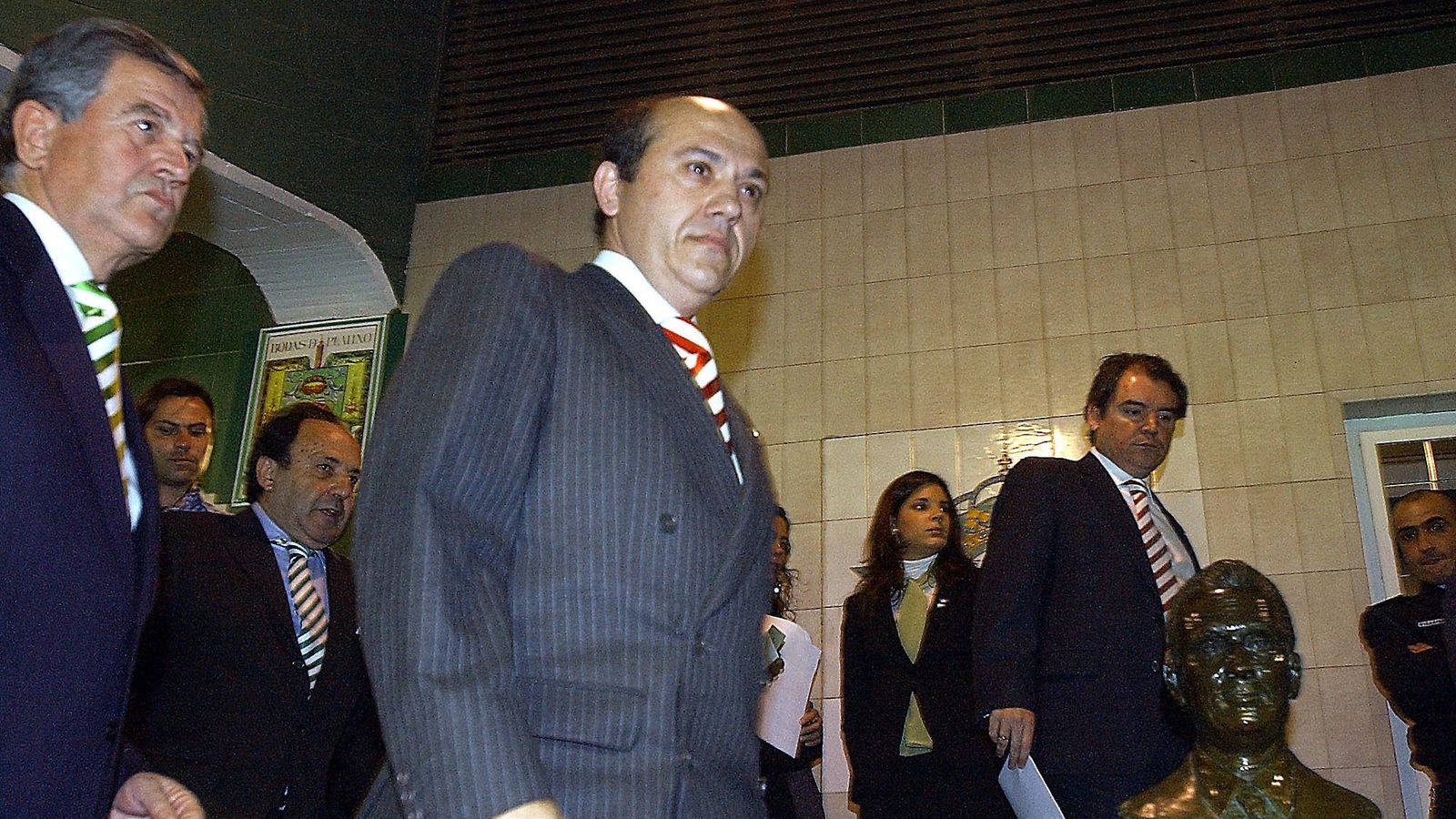 José León y Del Nido, con el busto de Lopera en el palco.