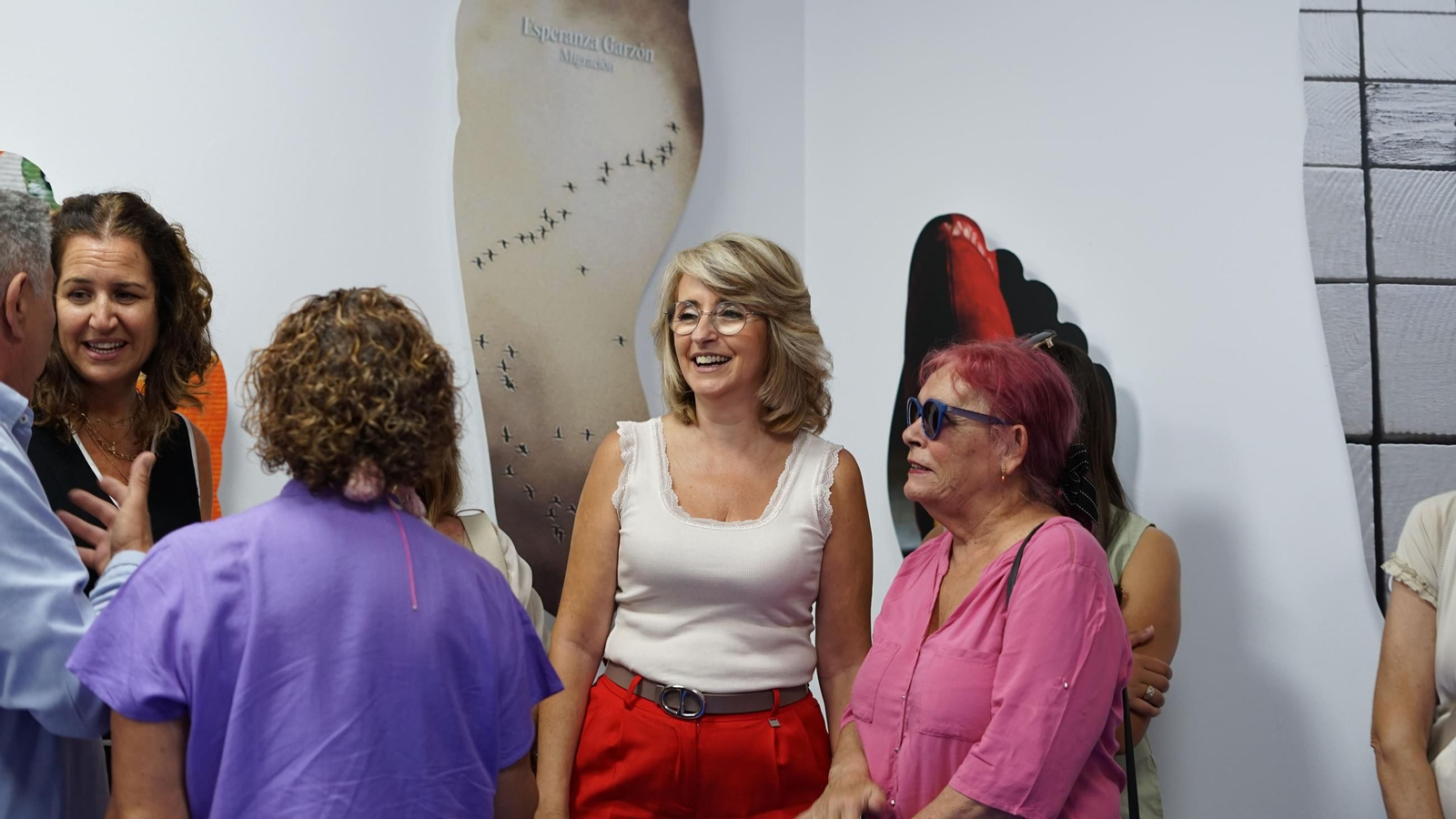 Fotos de la exposición 'Huellas de ida y vuelta' de Márgenes y Vínculos en Tarifa