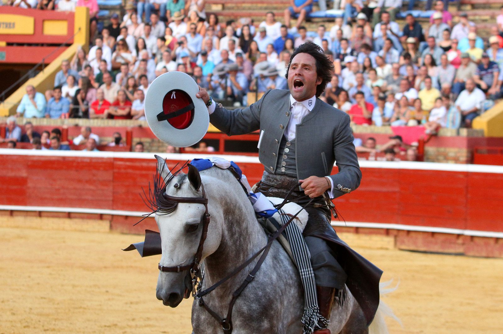 Imágenes de la corrida de rejones de Pablo Hermoso de Mendoza, Andrés Romero y Lea Vicens.