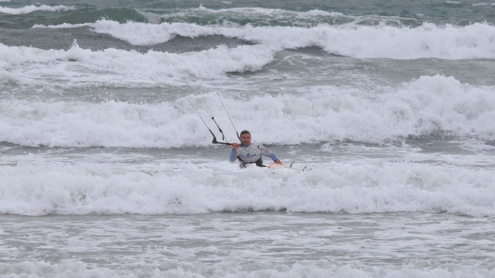 Primera manga del Spain Kiteboarding League en la playa de Getares