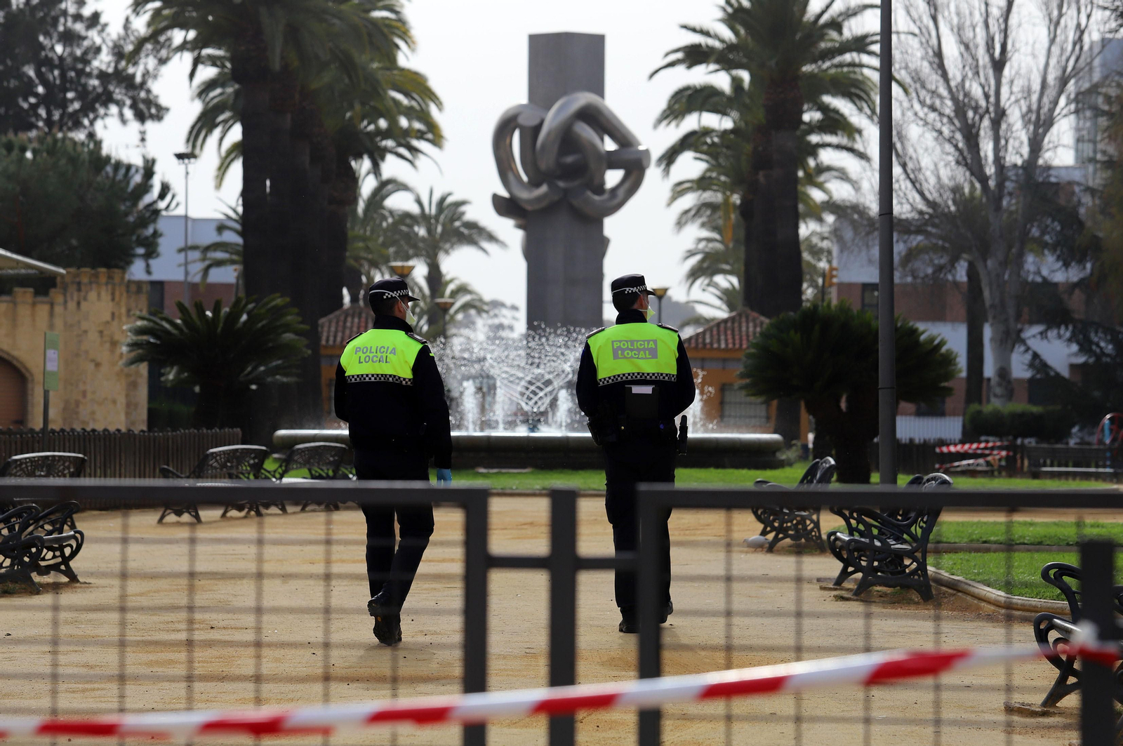 Imágenes de las actuaciones de la Policía Local de Huelva para combatir el coronavirus