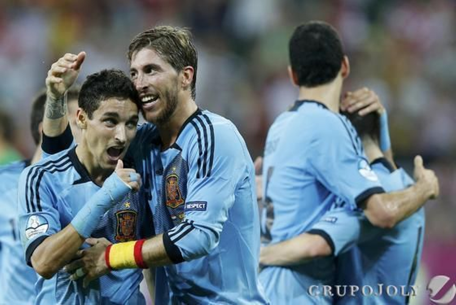 El palaciego celebra un gol con la camiseta de España ante Croacia con su amigo Sergio Ramos.

Foto: EFE