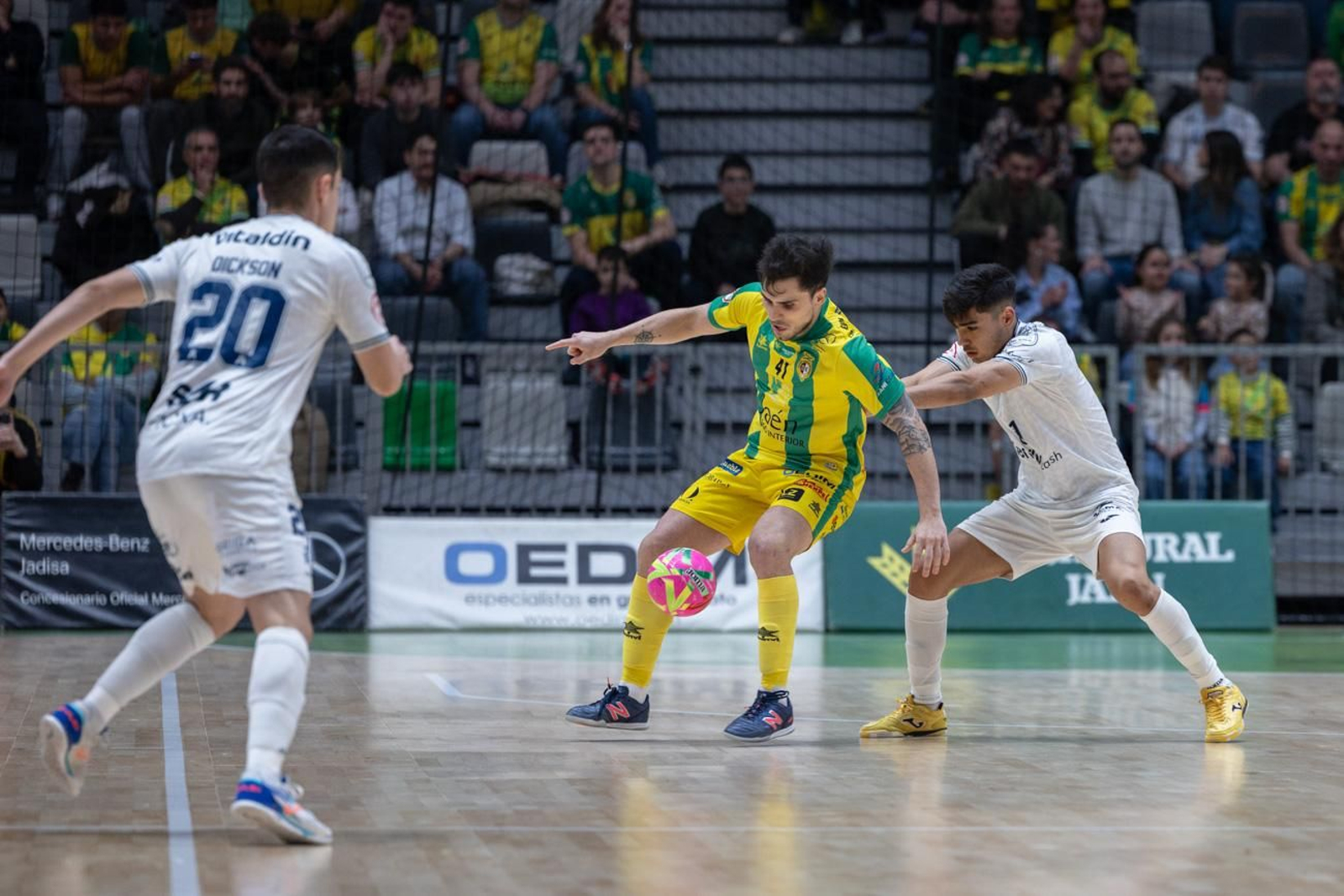 Jaén Paraíso Interior FS  4-3 Family Cash Alzira