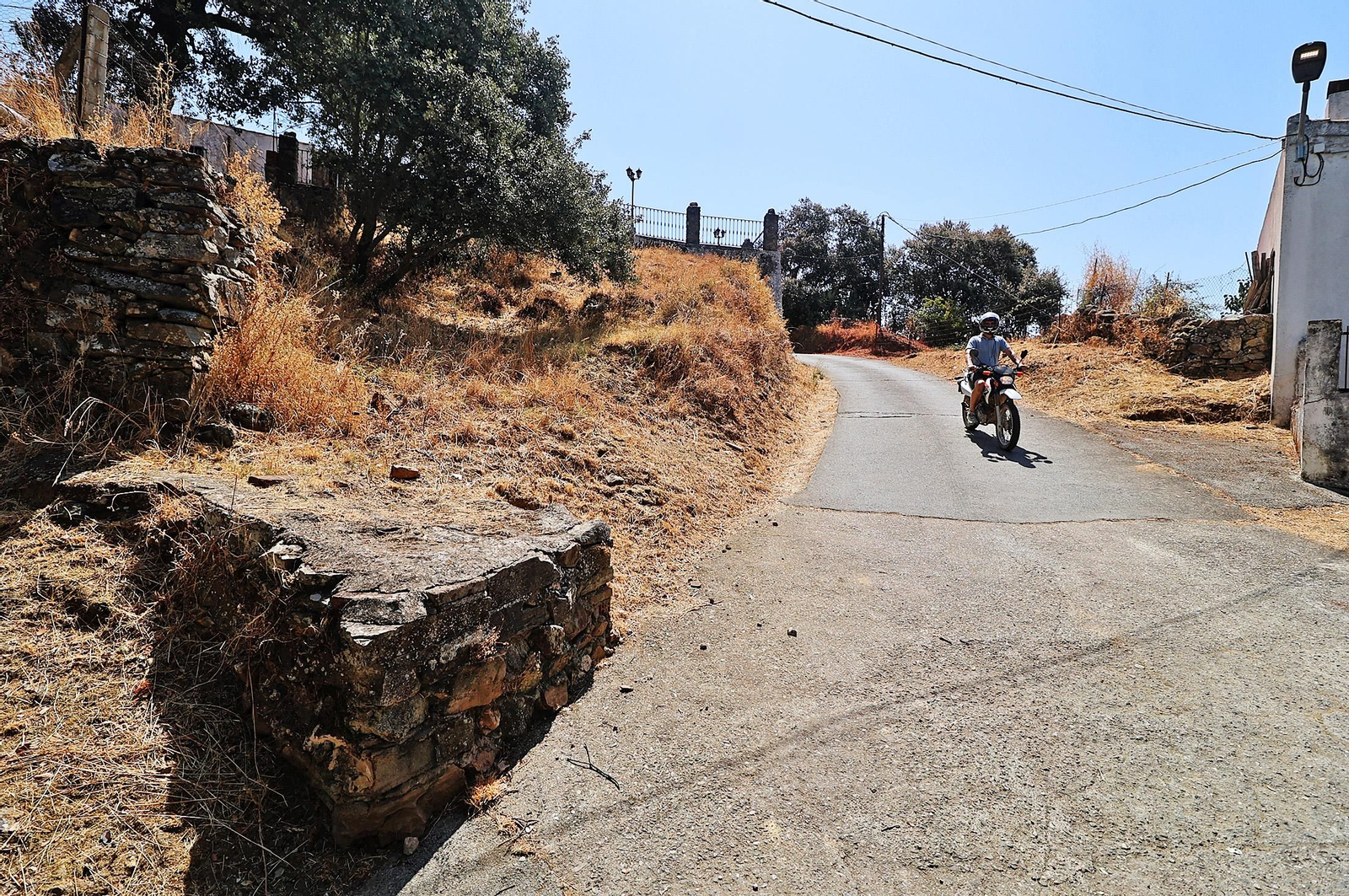 Imágenes de los vecinos de Los Romeros ya en sus casas tras el incendio
