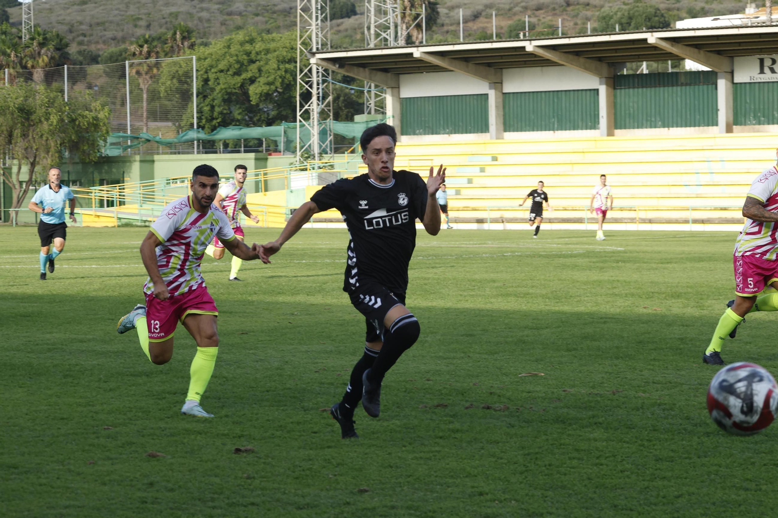 "Las fotos del partido de entrenamiento de la Balona con el Mons Calpe de Gibraltar"