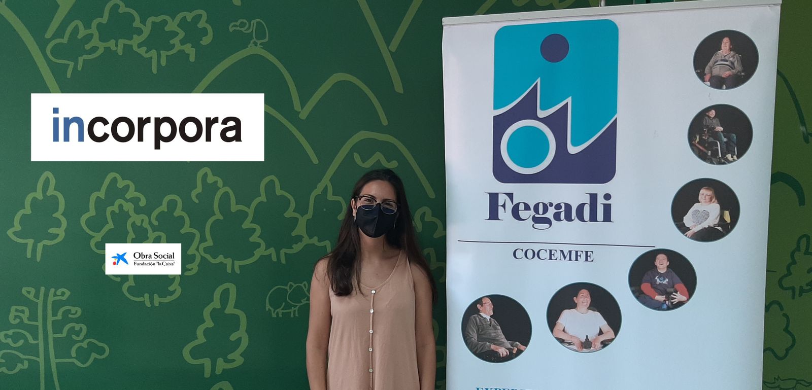 La técnica del programa Incorpora en la sede de Fegadi.