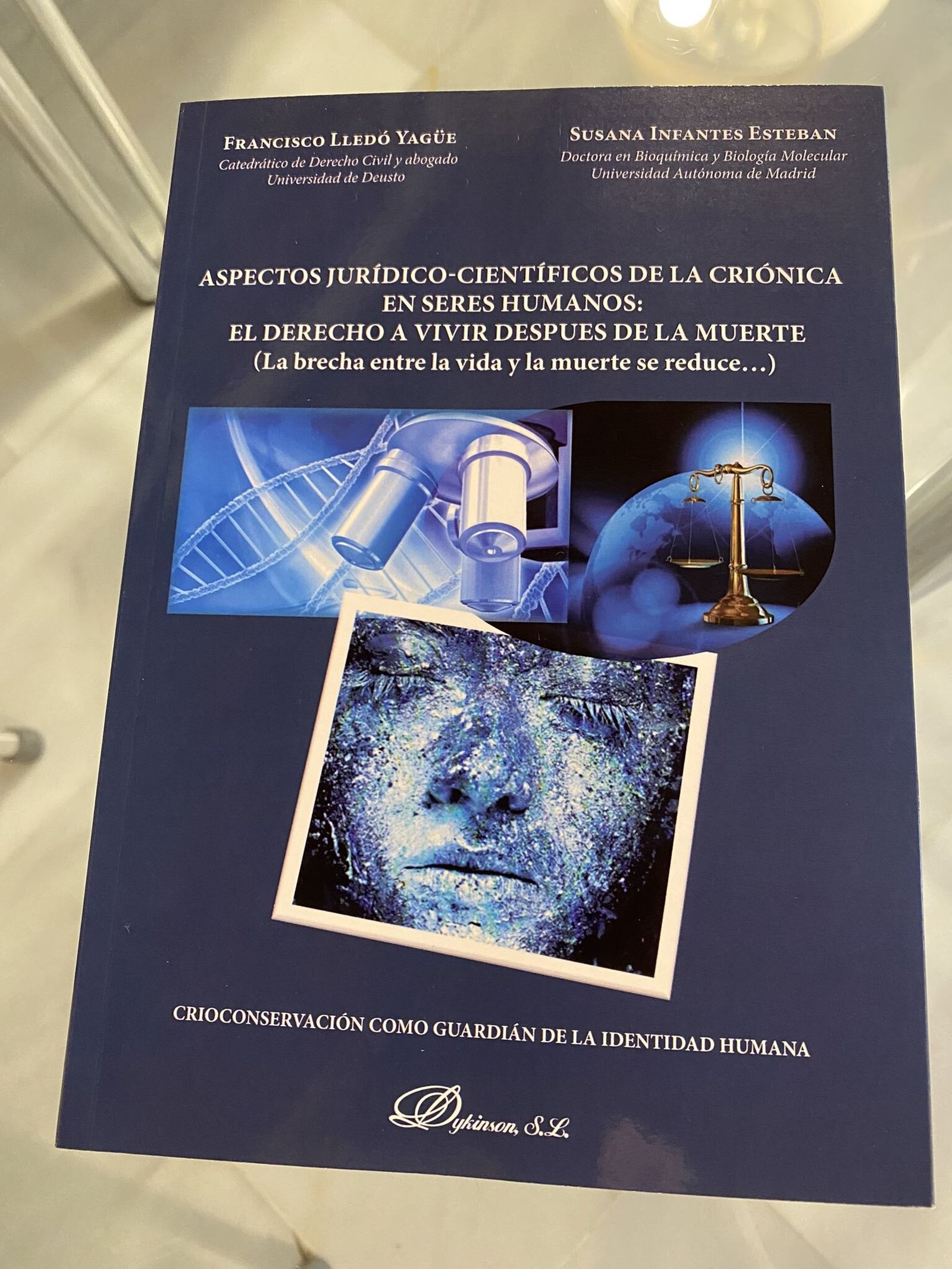 Libro de Francisco Lledó Yagüe y Susana Infantes Esteban sobre los 'Aspectos jurídicos-científicos de la criónica en seres humanos'.