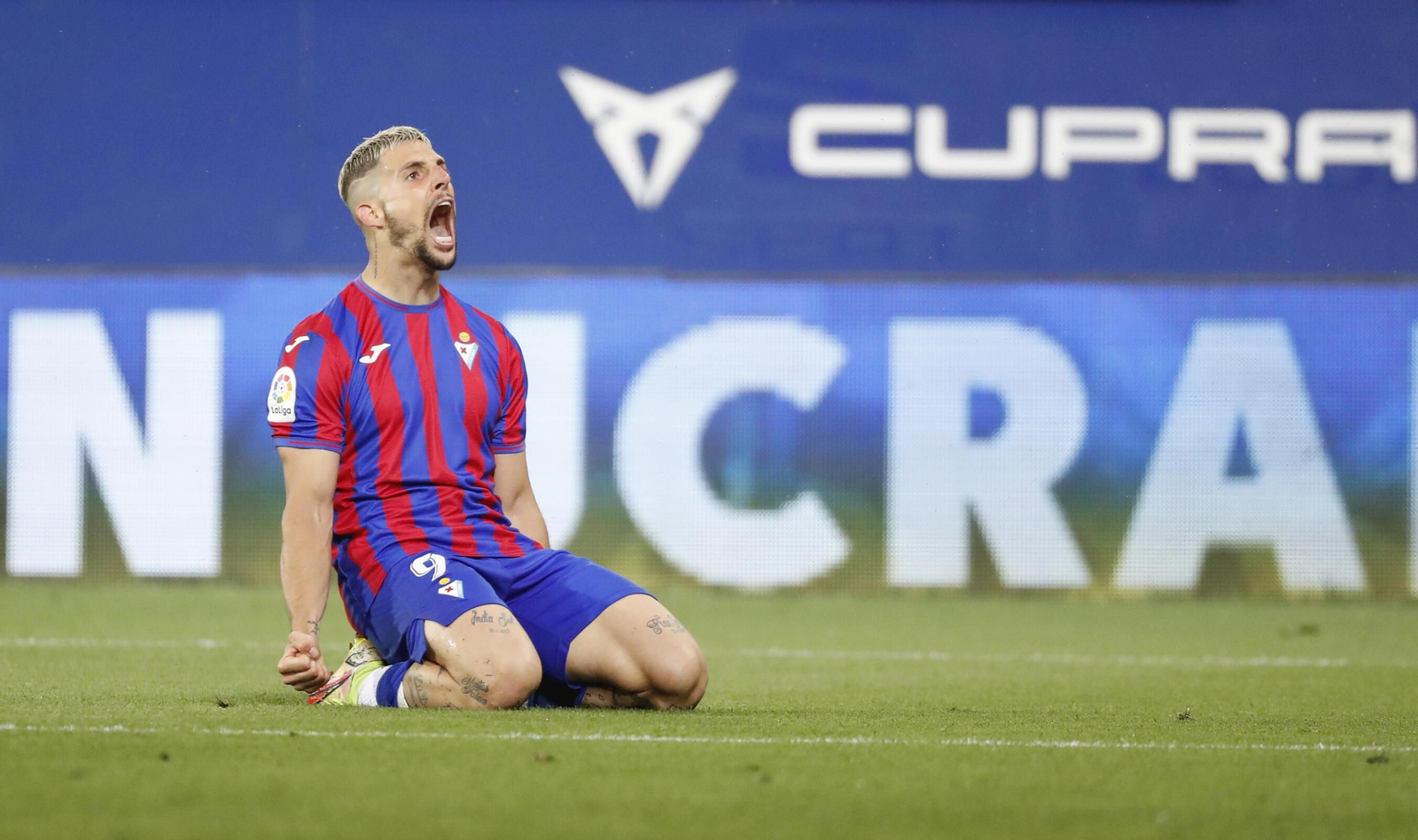 Fran Sol celebra un gol. Fran Sol celebra un gol.