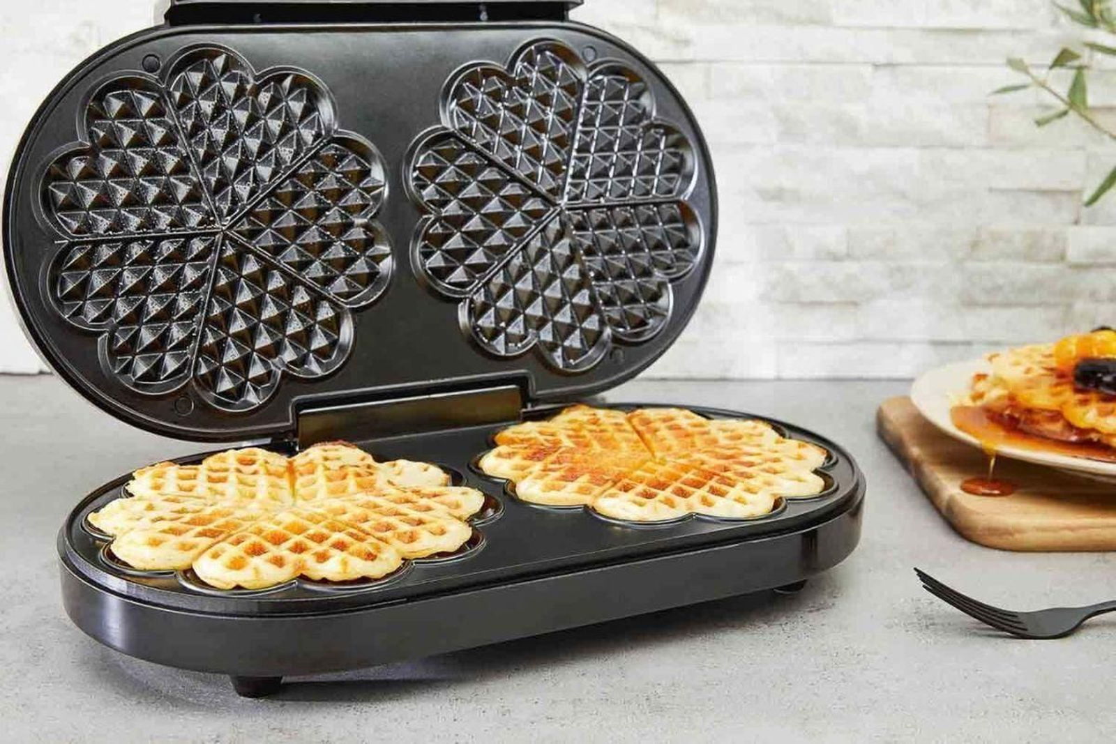 Date un capricho y prepara gofres sin salir de casa: La gofrera que arrasa en Lidl por menos de 20