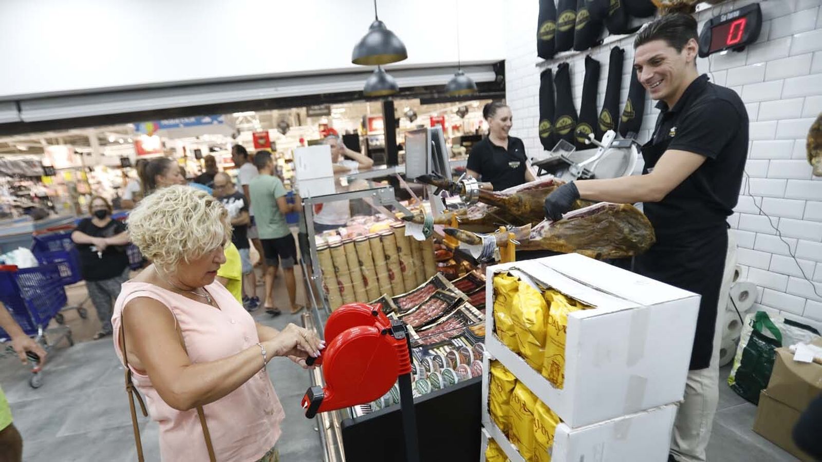 Las fotos de la reapertura de la Boutique de la Carne 42 días después del incendio