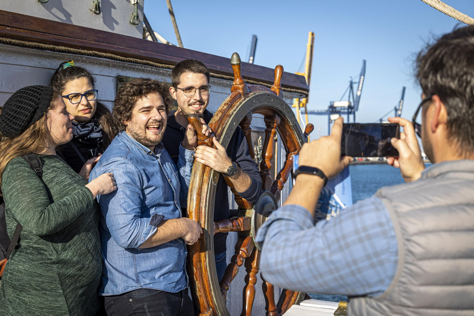 Imágenes de las visitas al buque 'Juan Sebastián del Elcano' en Cádiz
